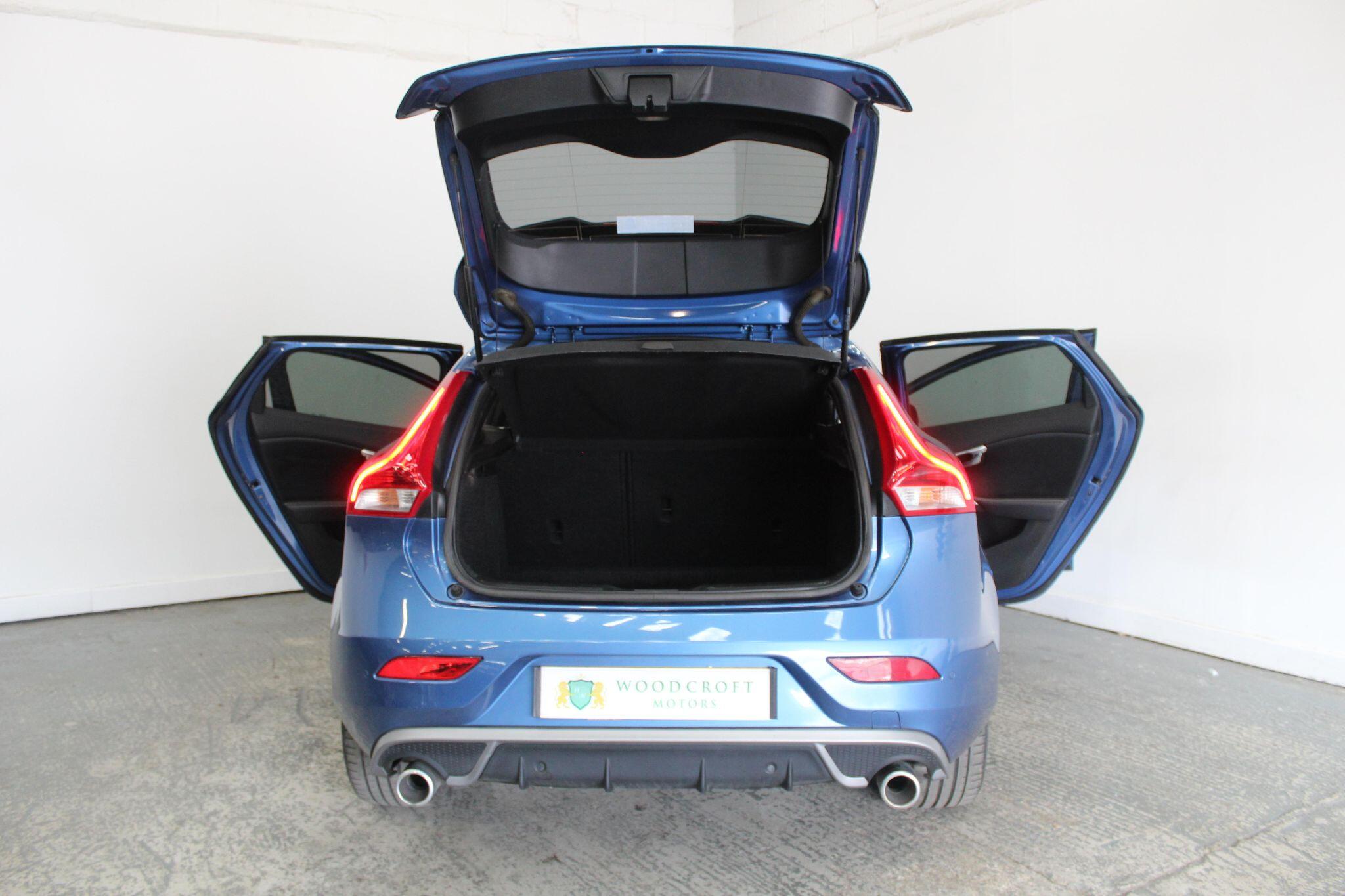Volvo V40 view 22