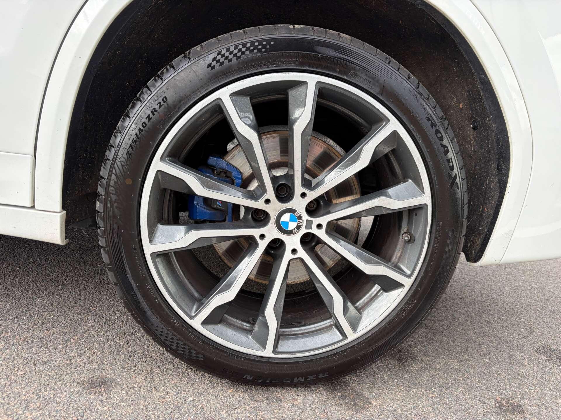 BMW X3 view 12