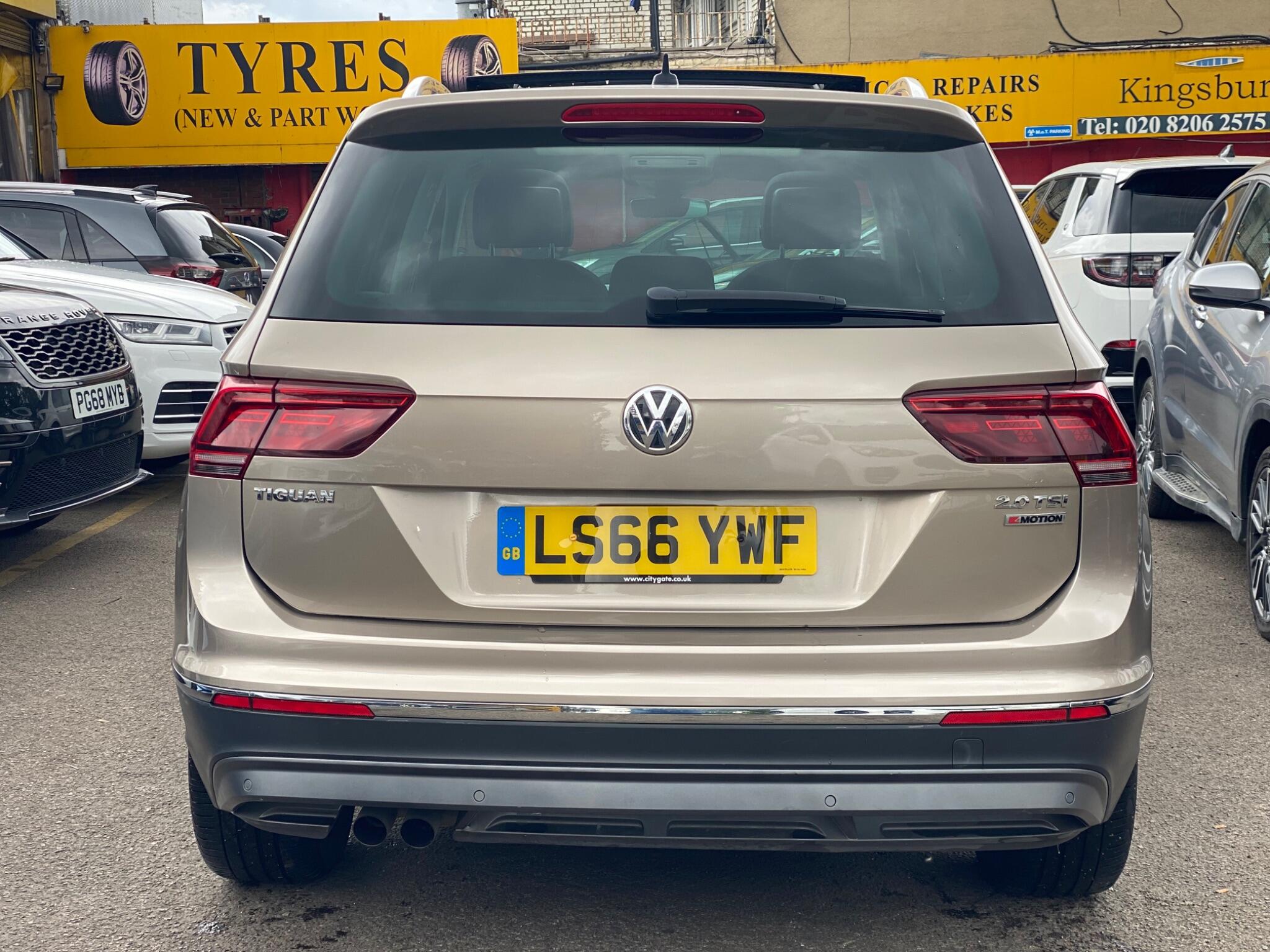 Volkswagen Tiguan view 12