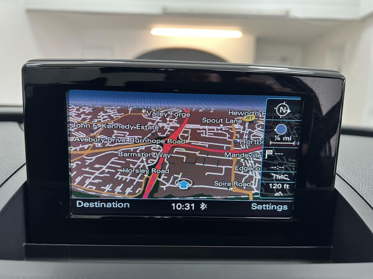Audi Q3 view 11