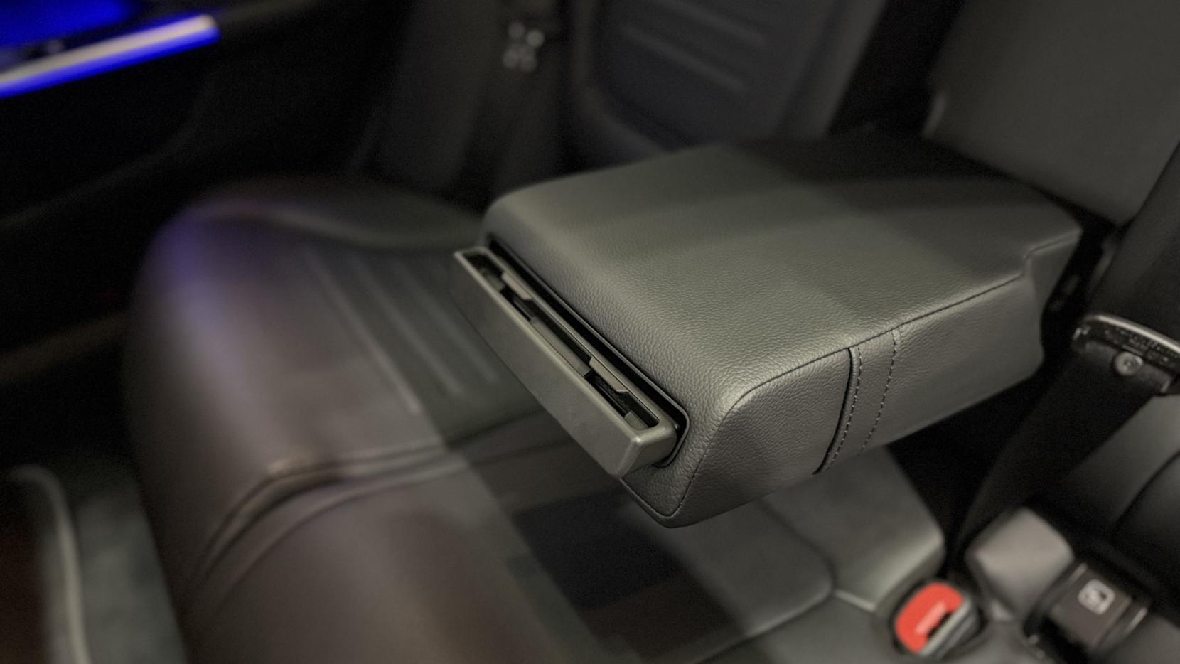 Mercedes-Benz C-Class view 13