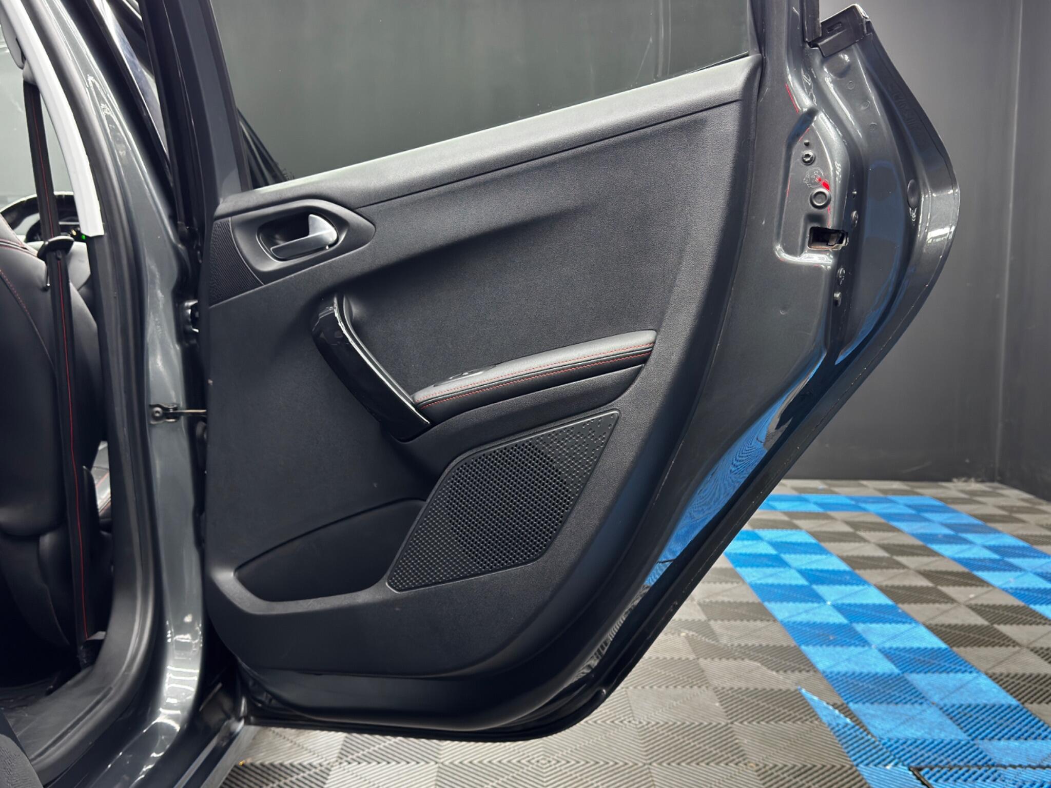 Peugeot 208 view 35