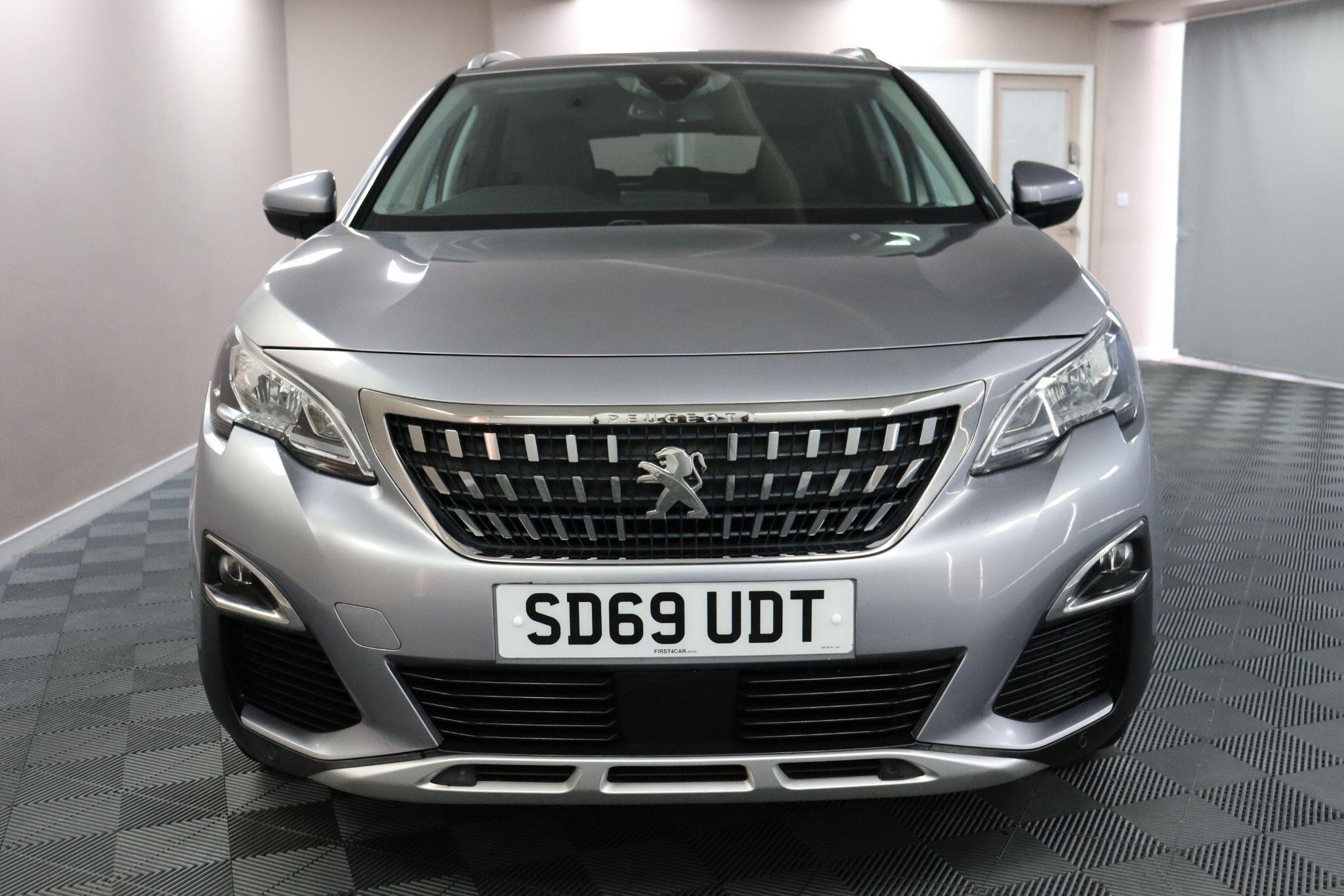 Peugeot 3008 view 2