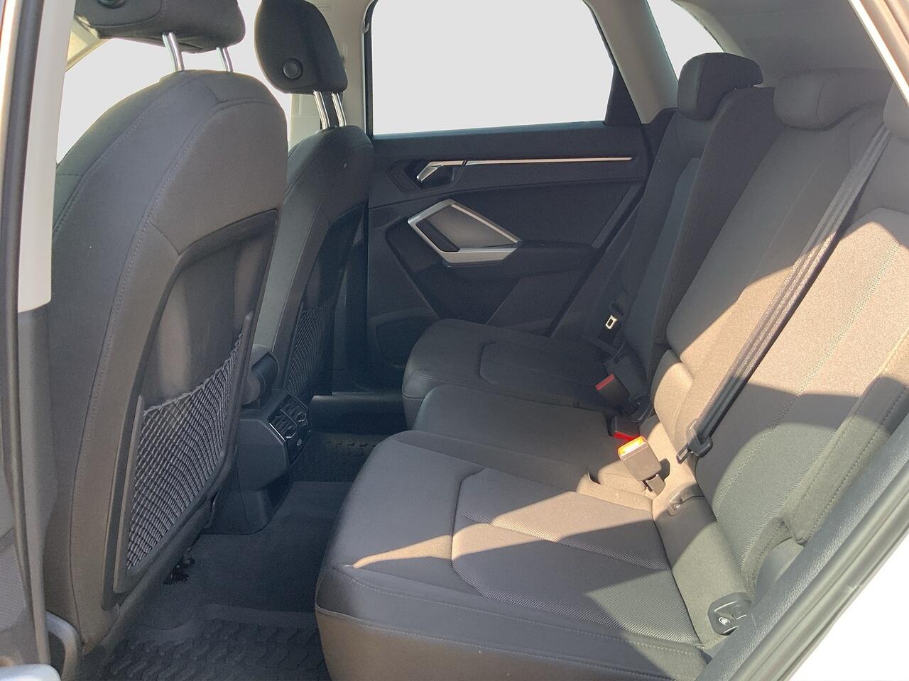Audi Q3 view 16