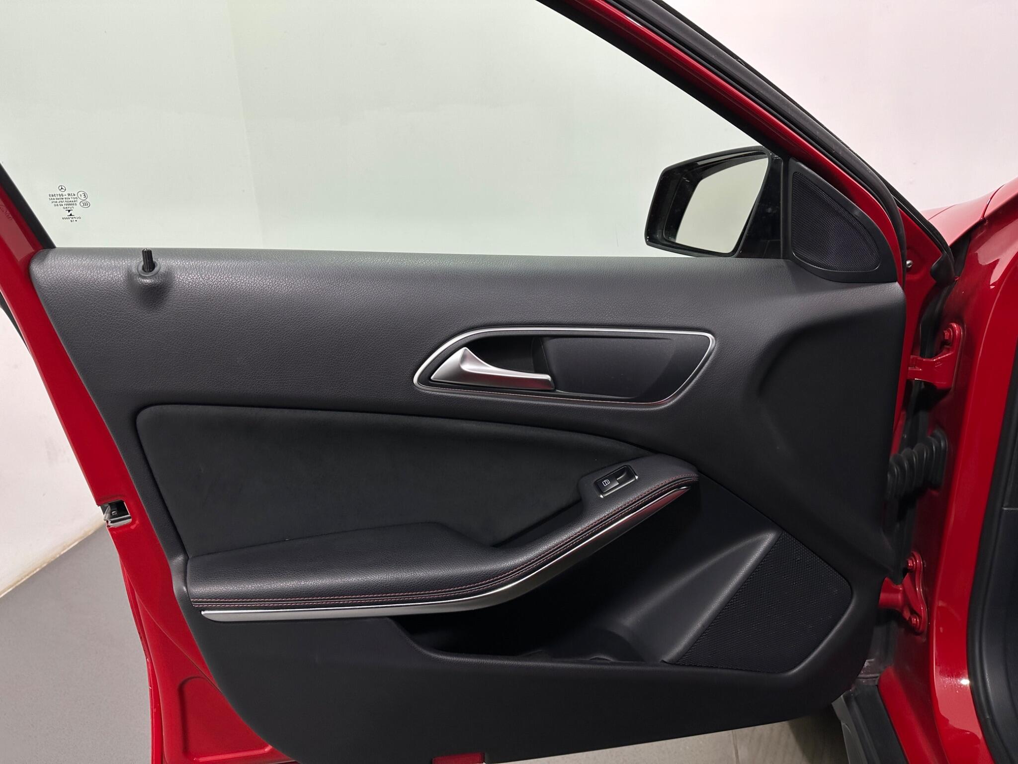 Mercedes-Benz Gla view 38