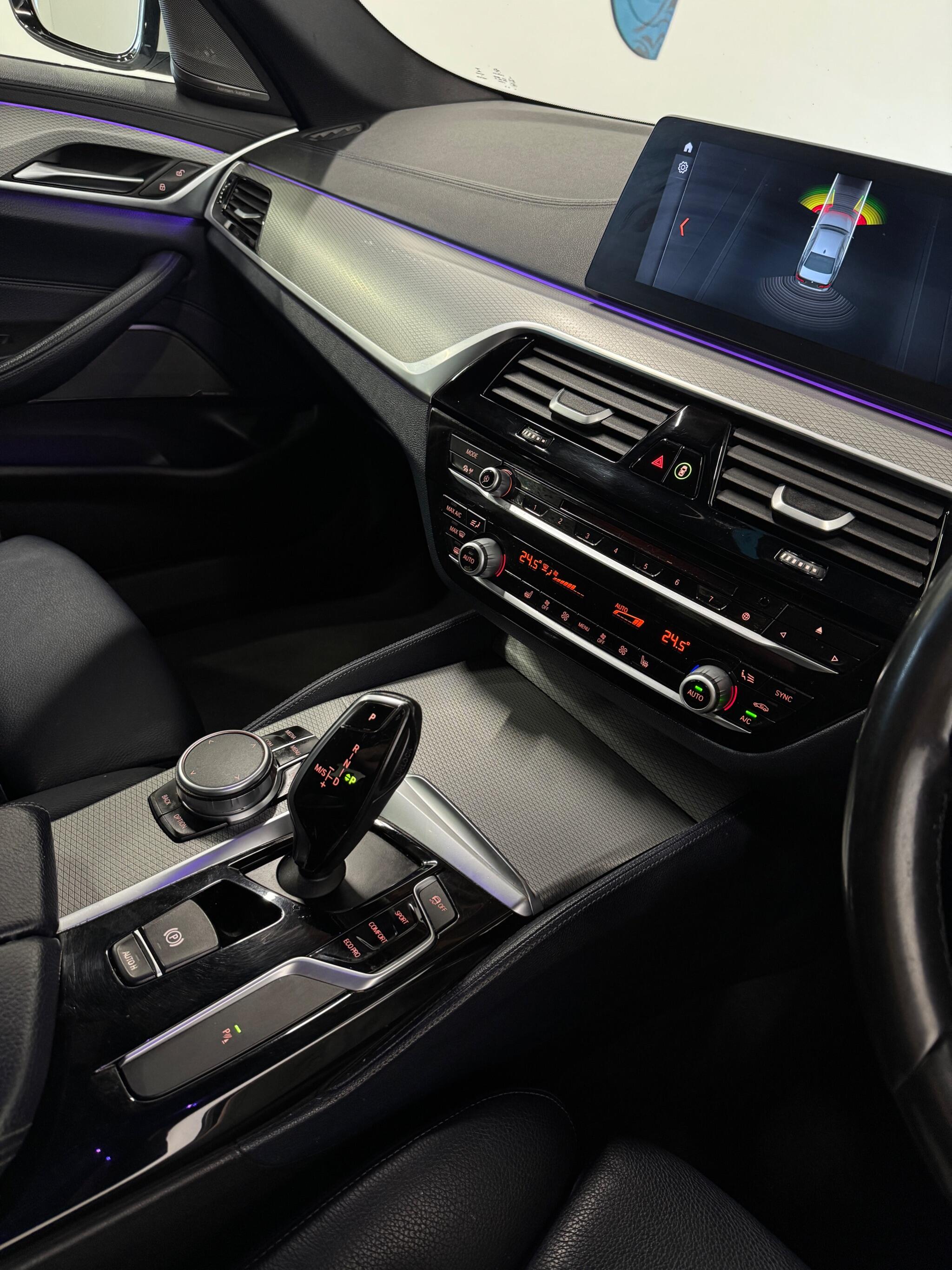 BMW 5 Series view 16
