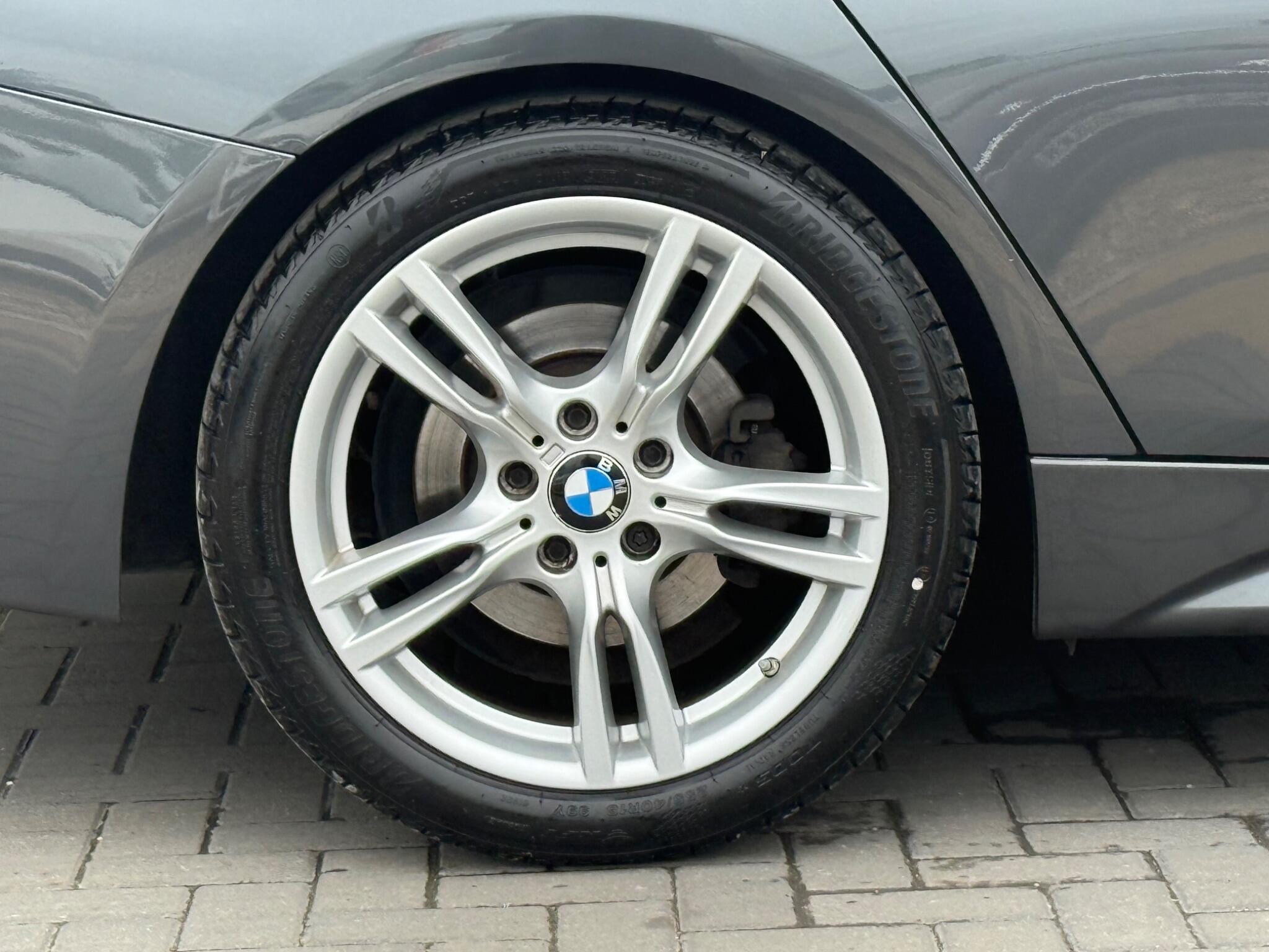 BMW 3 Series view 13