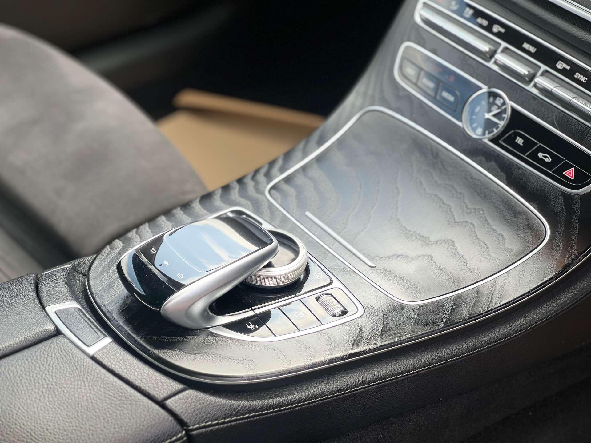 Mercedes-Benz E-Class view 17
