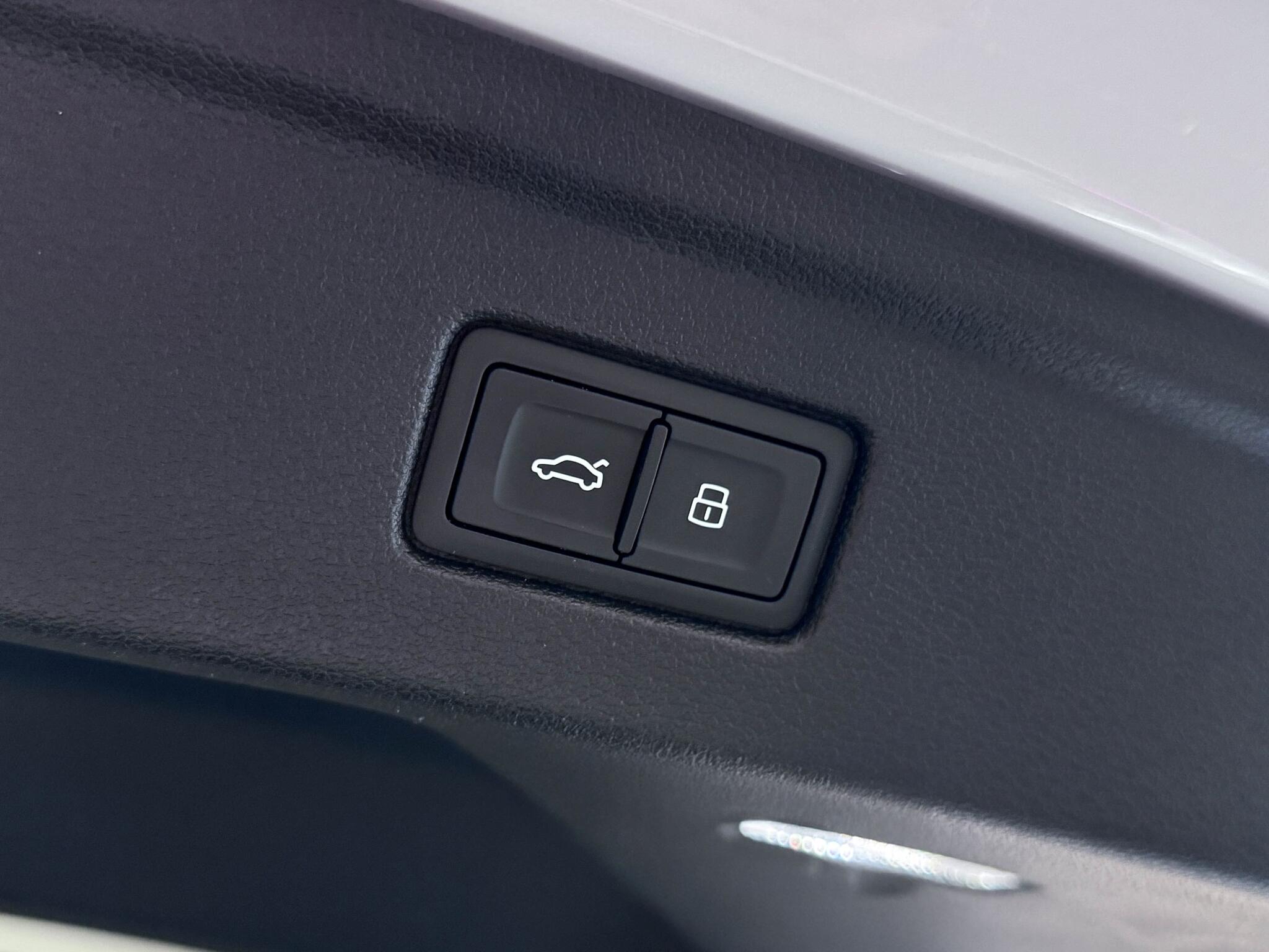 Audi RS5 view 8