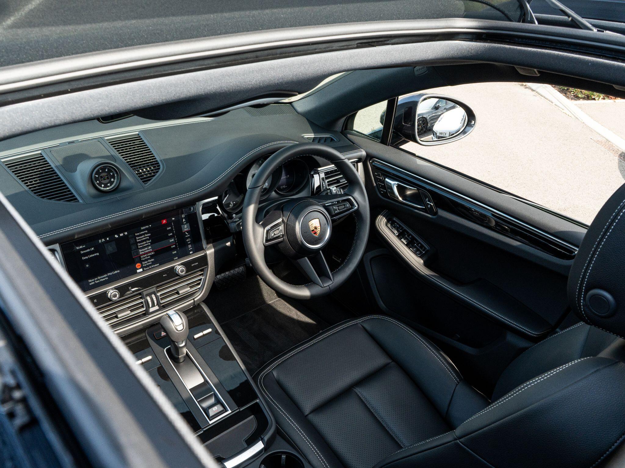 Porsche Macan view 26