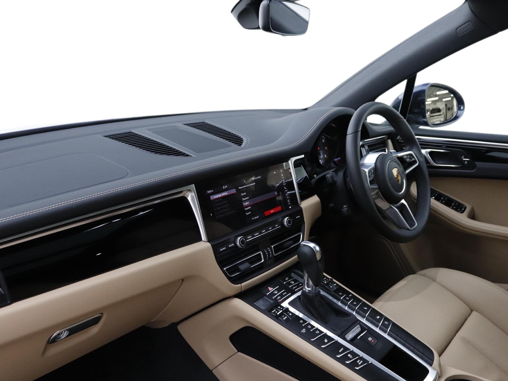 Porsche Macan view 13
