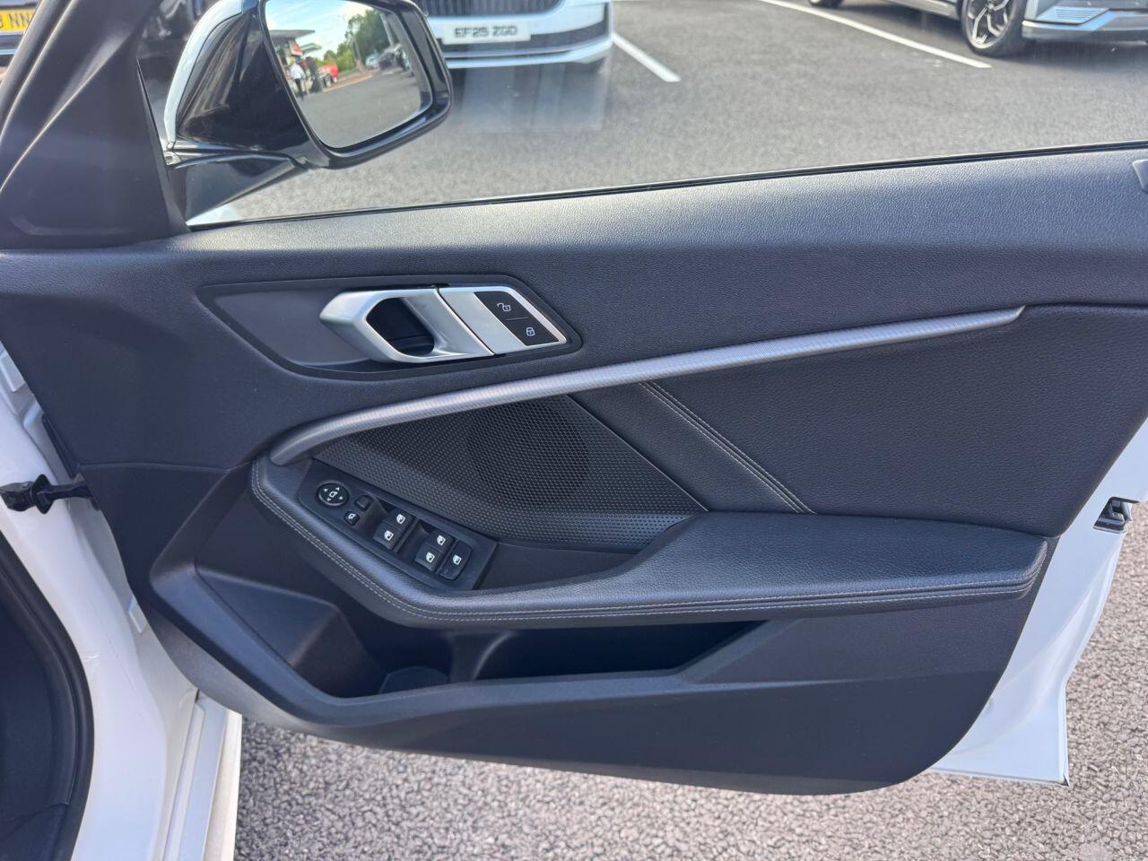 BMW 1 Series view 15