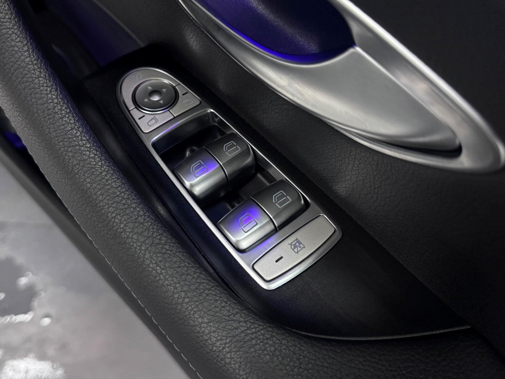 Mercedes-Benz E-Class view 17