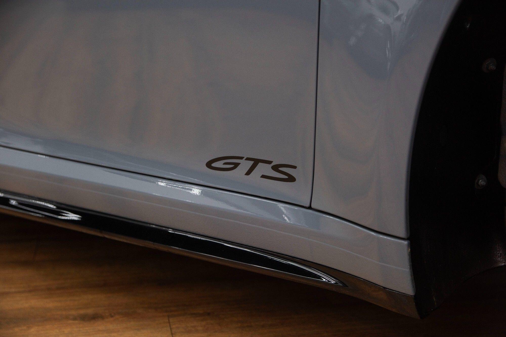 Porsche 911 view 15