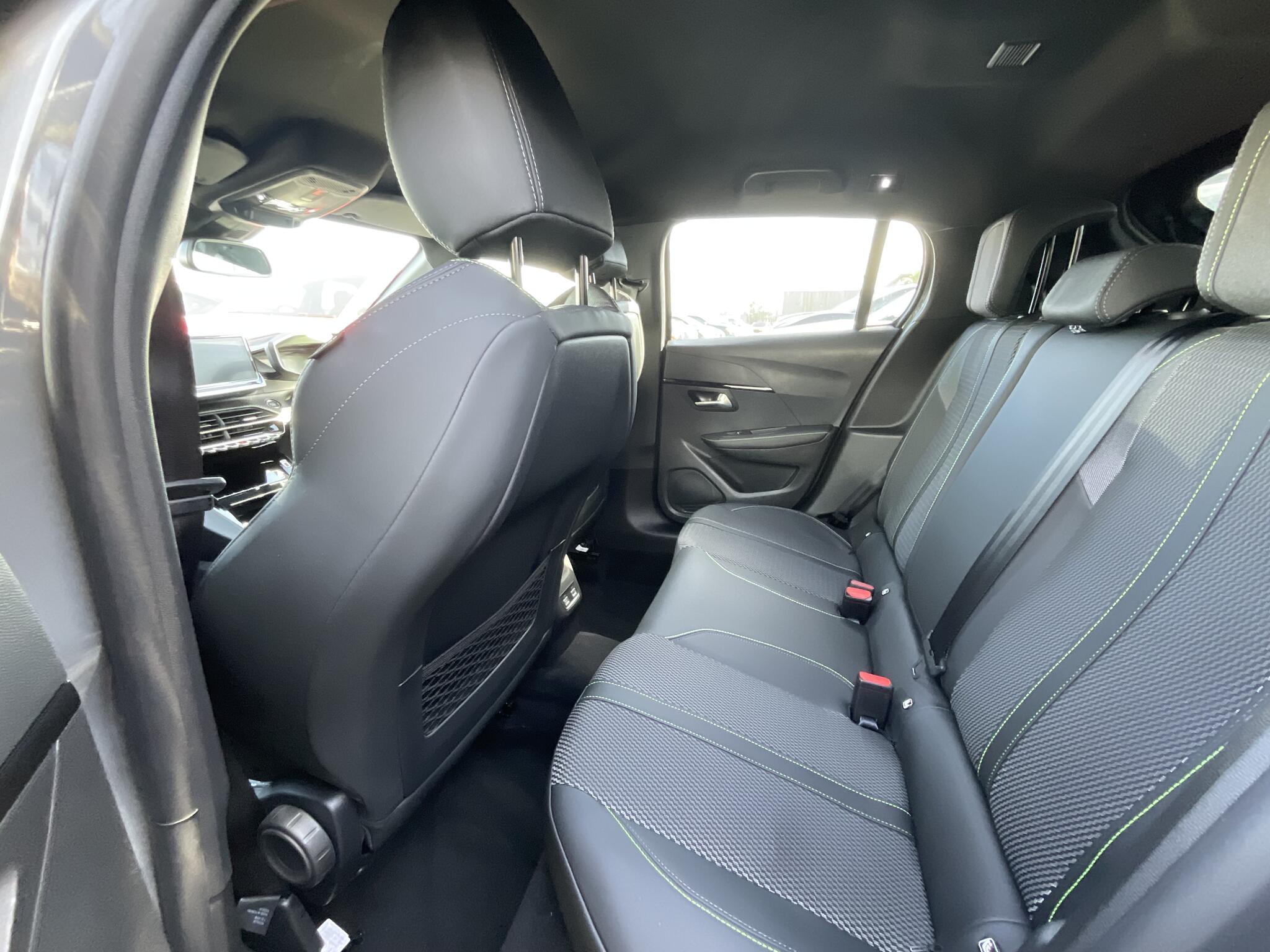 Peugeot 208 view 15
