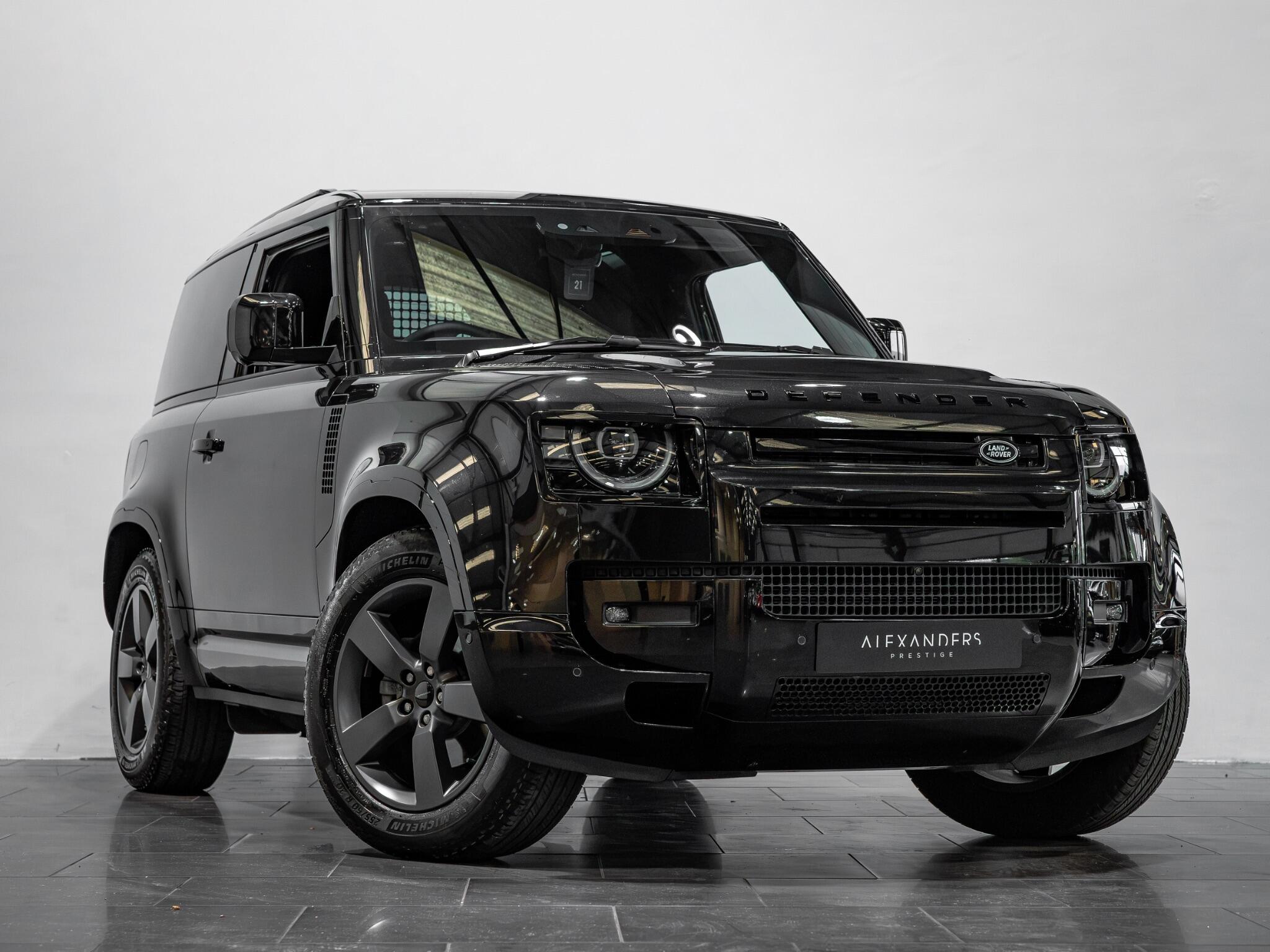 Land Rover Defender 90 view 5