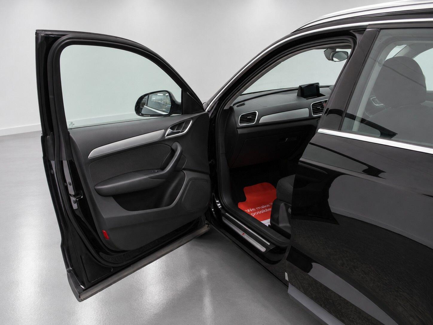 Audi Q3 view 26
