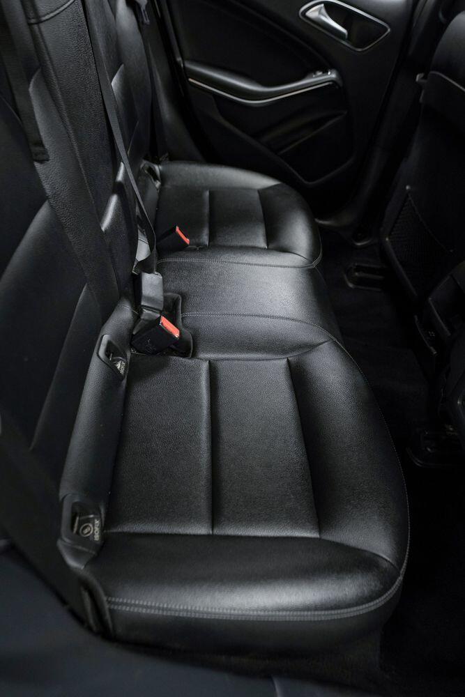 Mercedes-Benz Gla view 14