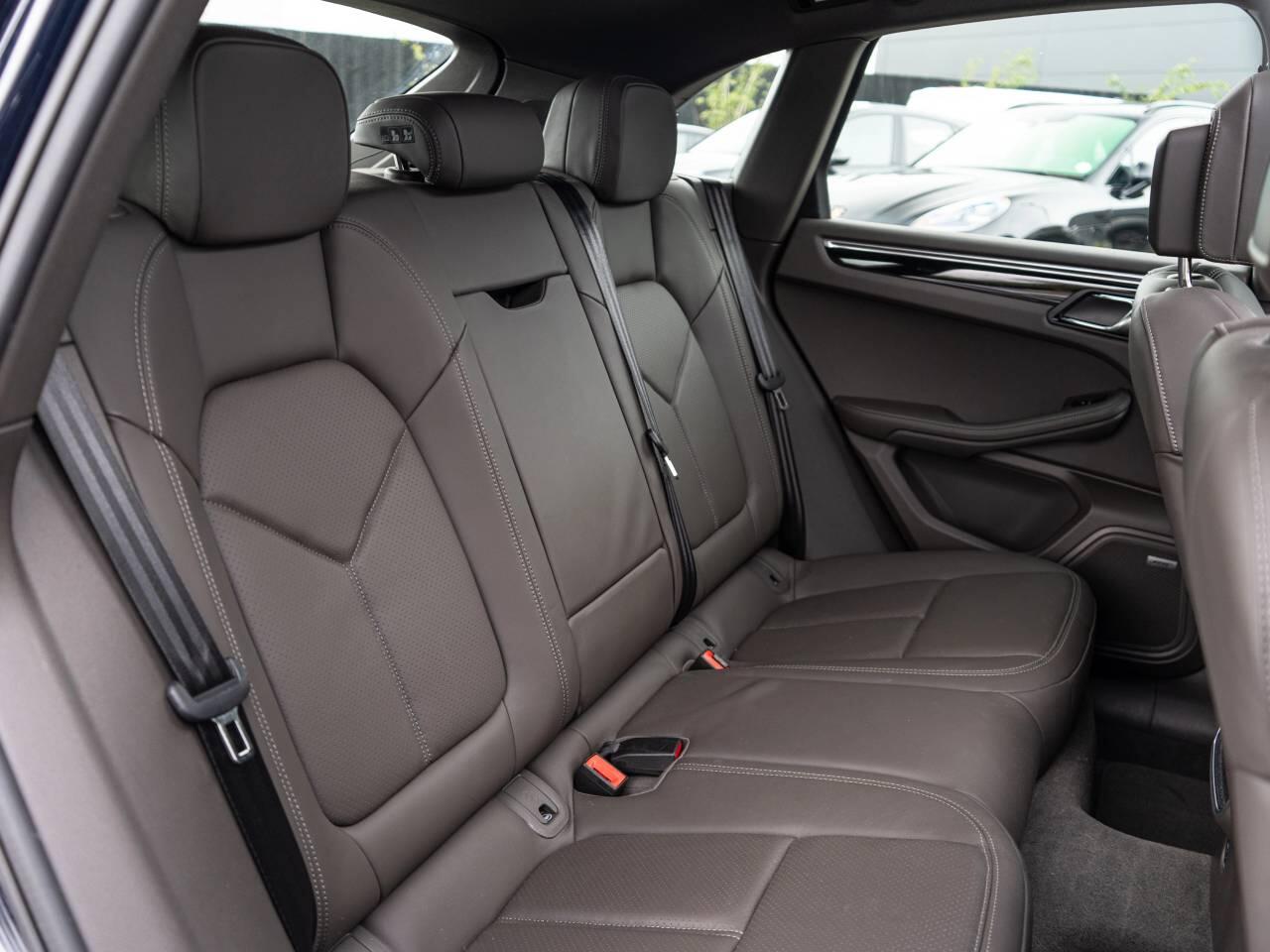 Porsche Macan view 44