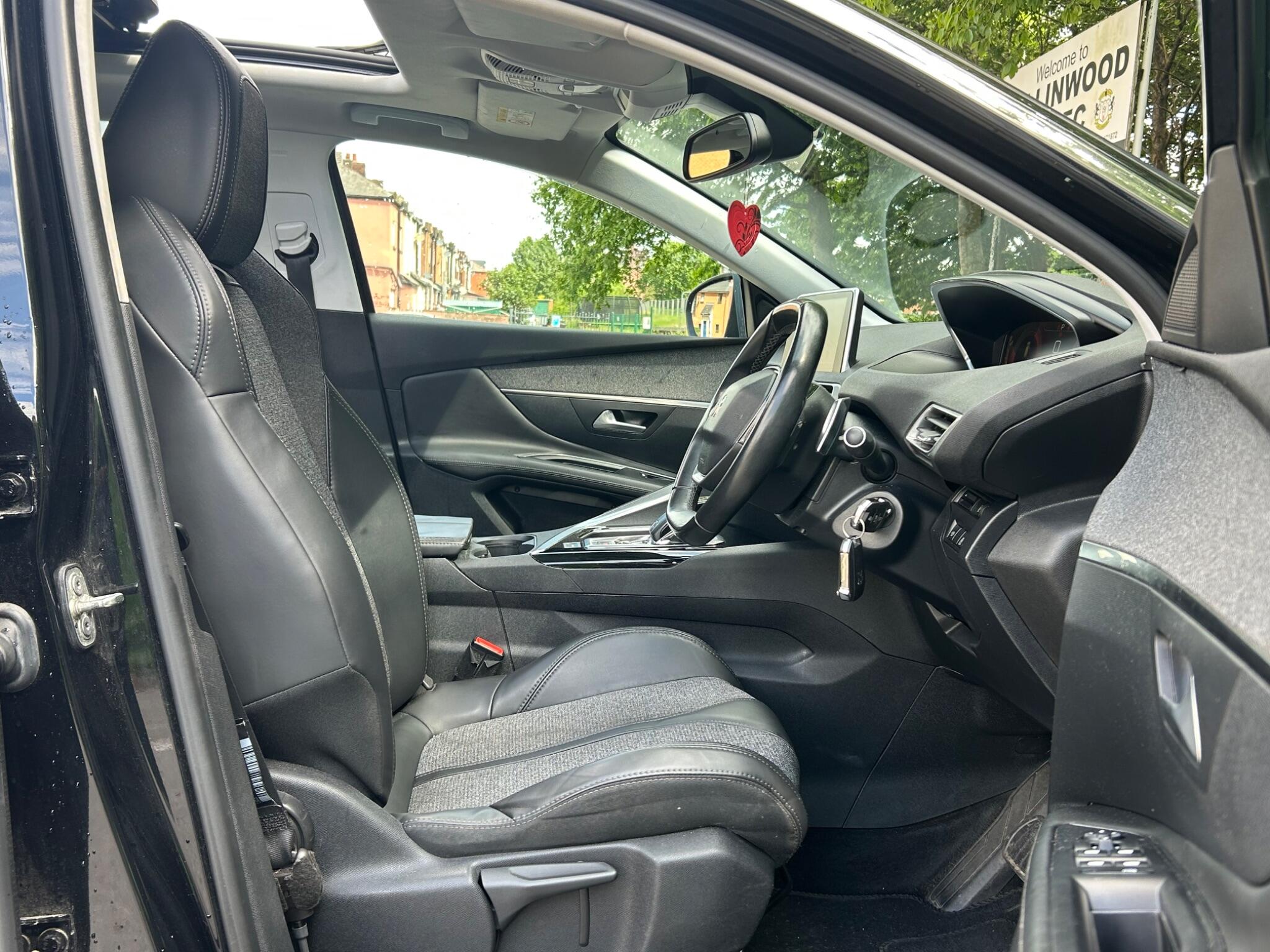 Peugeot 3008 view 16