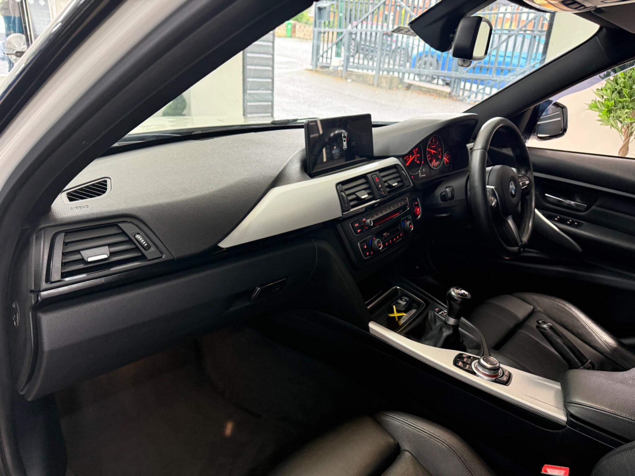 BMW 3 Series view 30