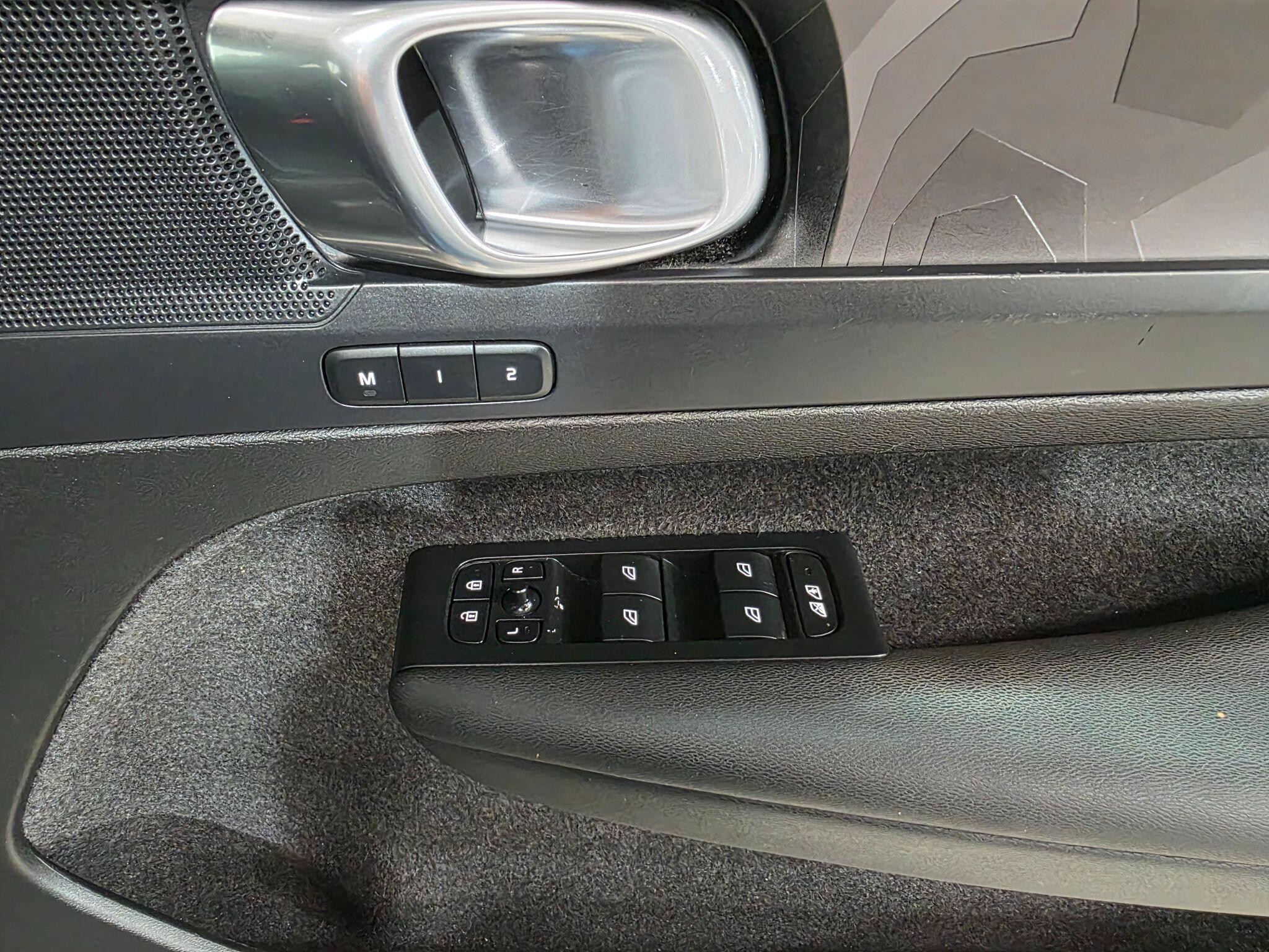 Volvo XC40 view 14