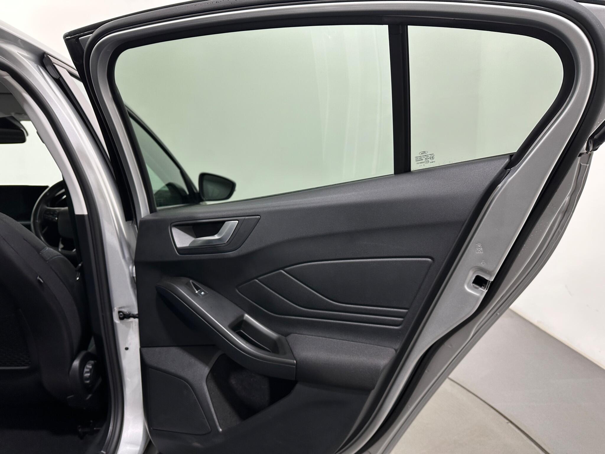 Ford Focus view 41