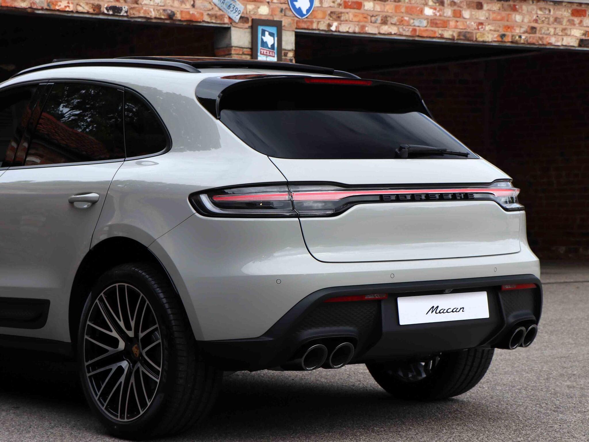 Porsche Macan view 10
