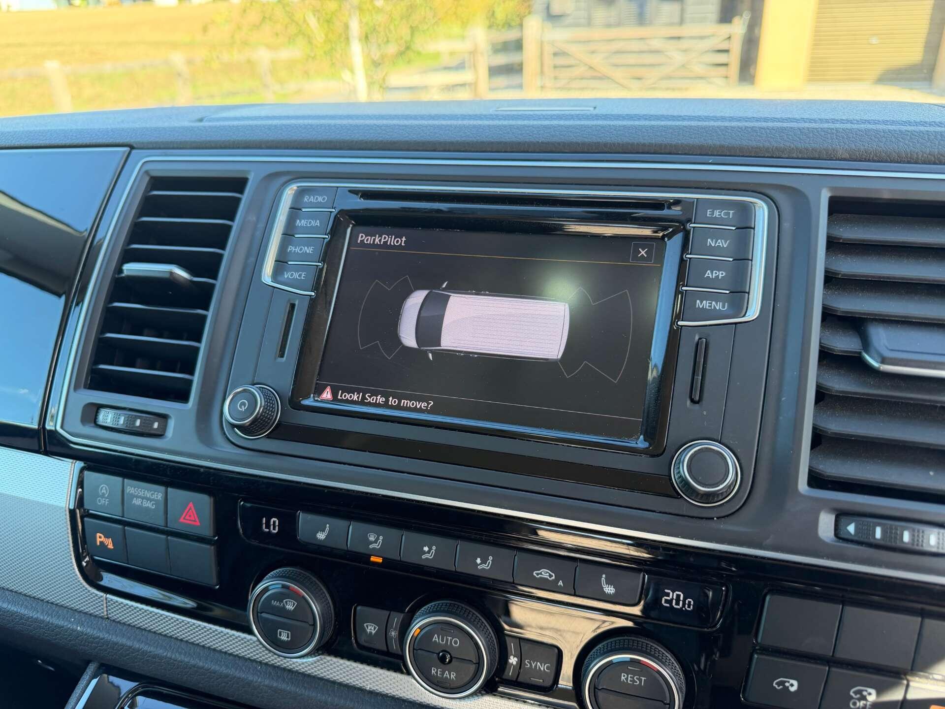Volkswagen Caravelle view 23