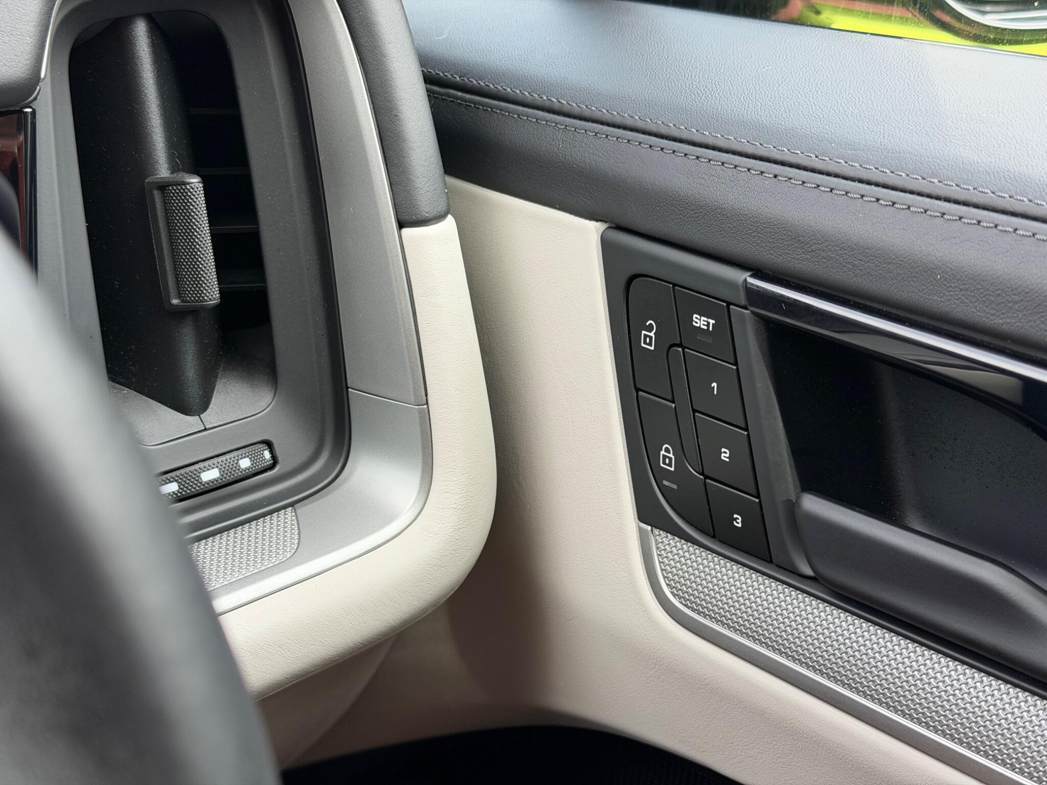 Porsche Cayenne view 10