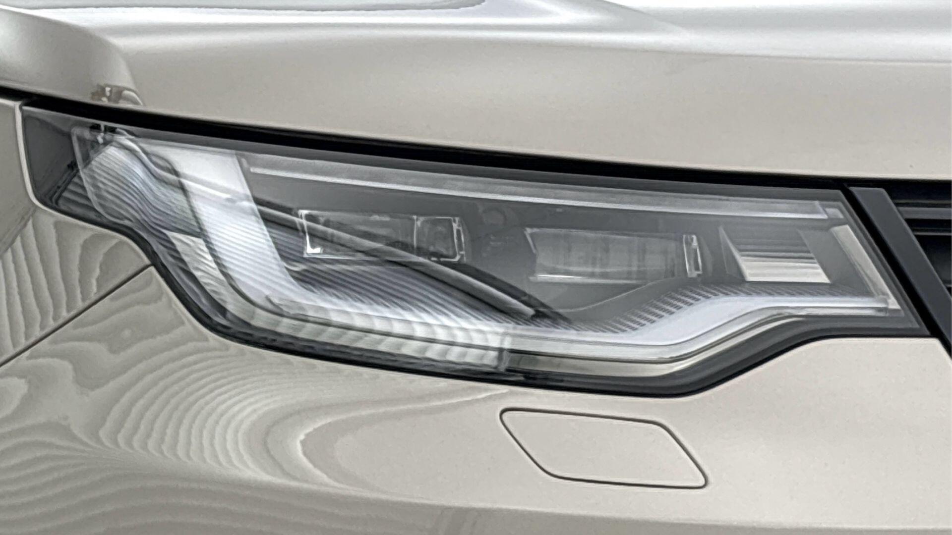 Land Rover Discovery view 17