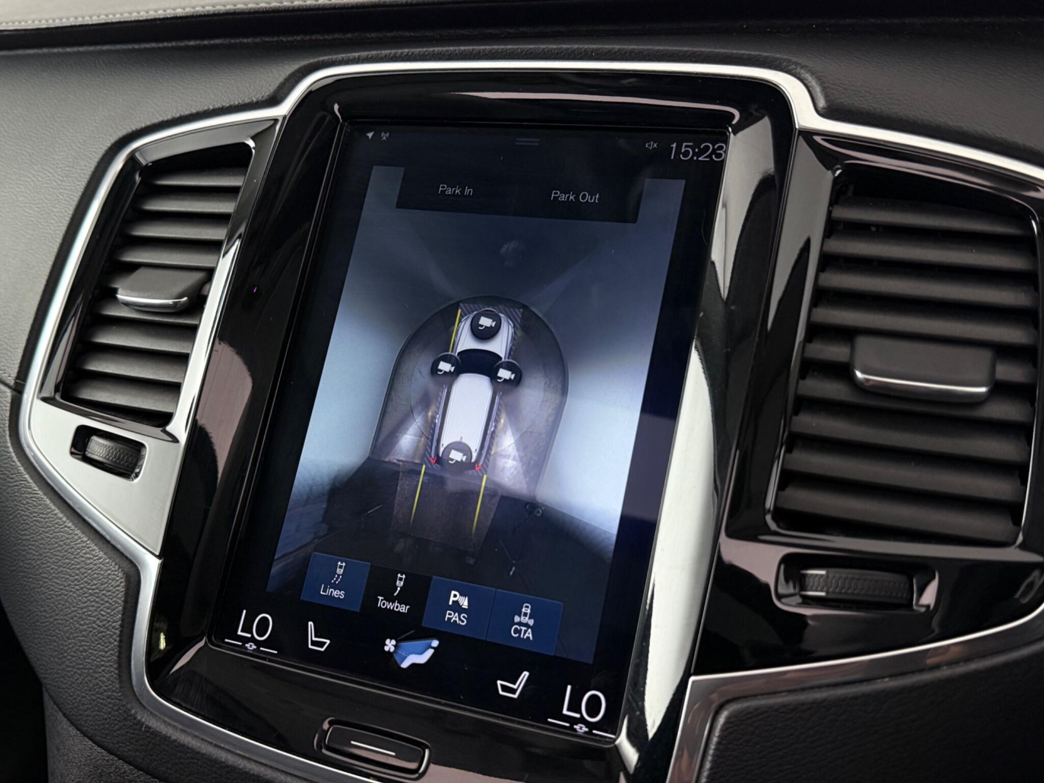 Volvo XC90 view 26