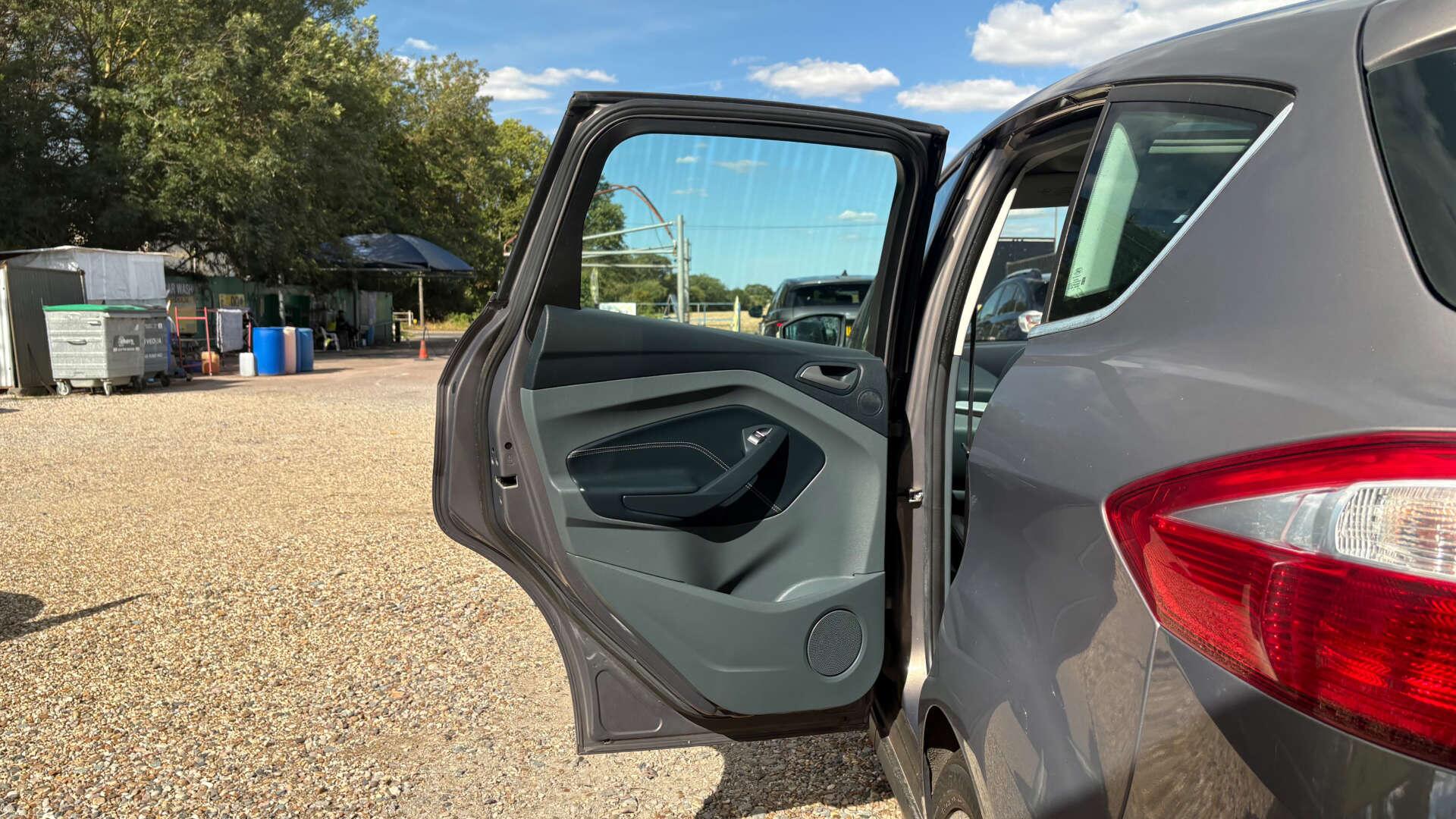 Ford C-Max view 36