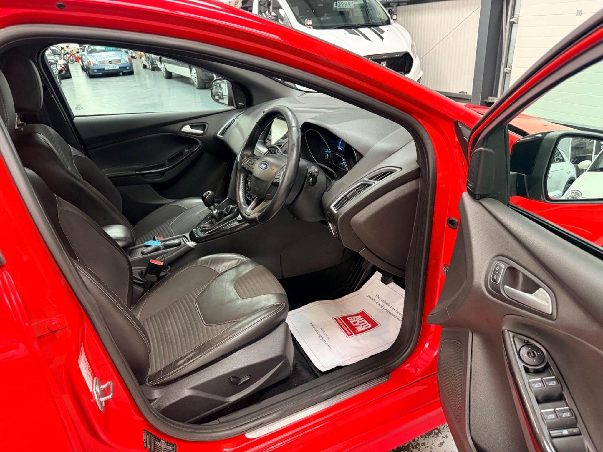Ford Focus view 10