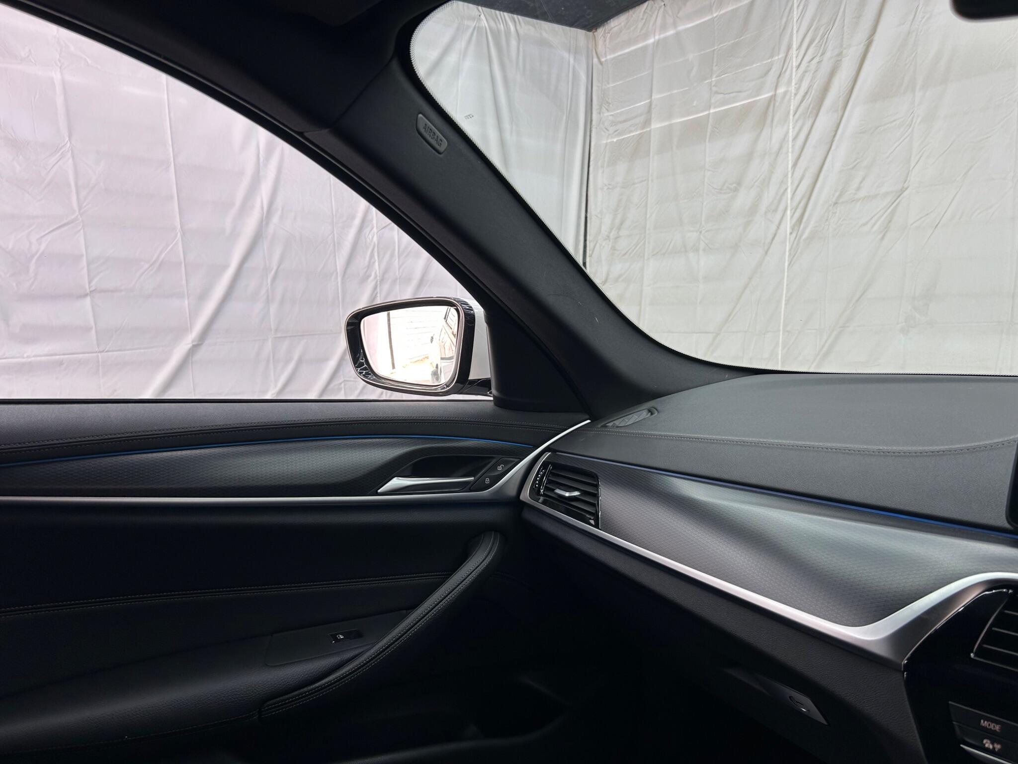 BMW 5 Series view 10