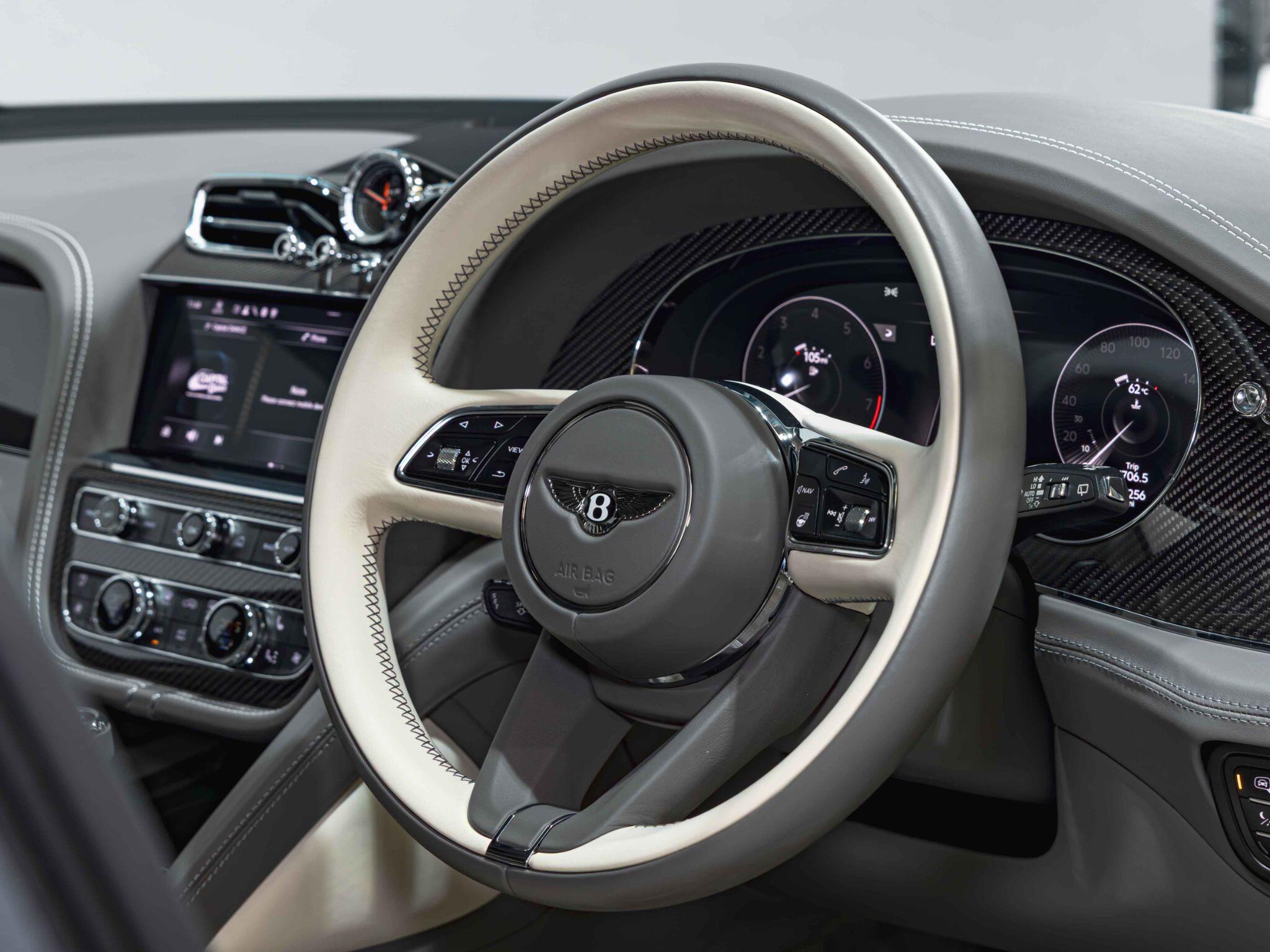 Bentley Bentayga view 21