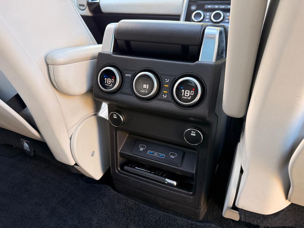 Land Rover Discovery view 60
