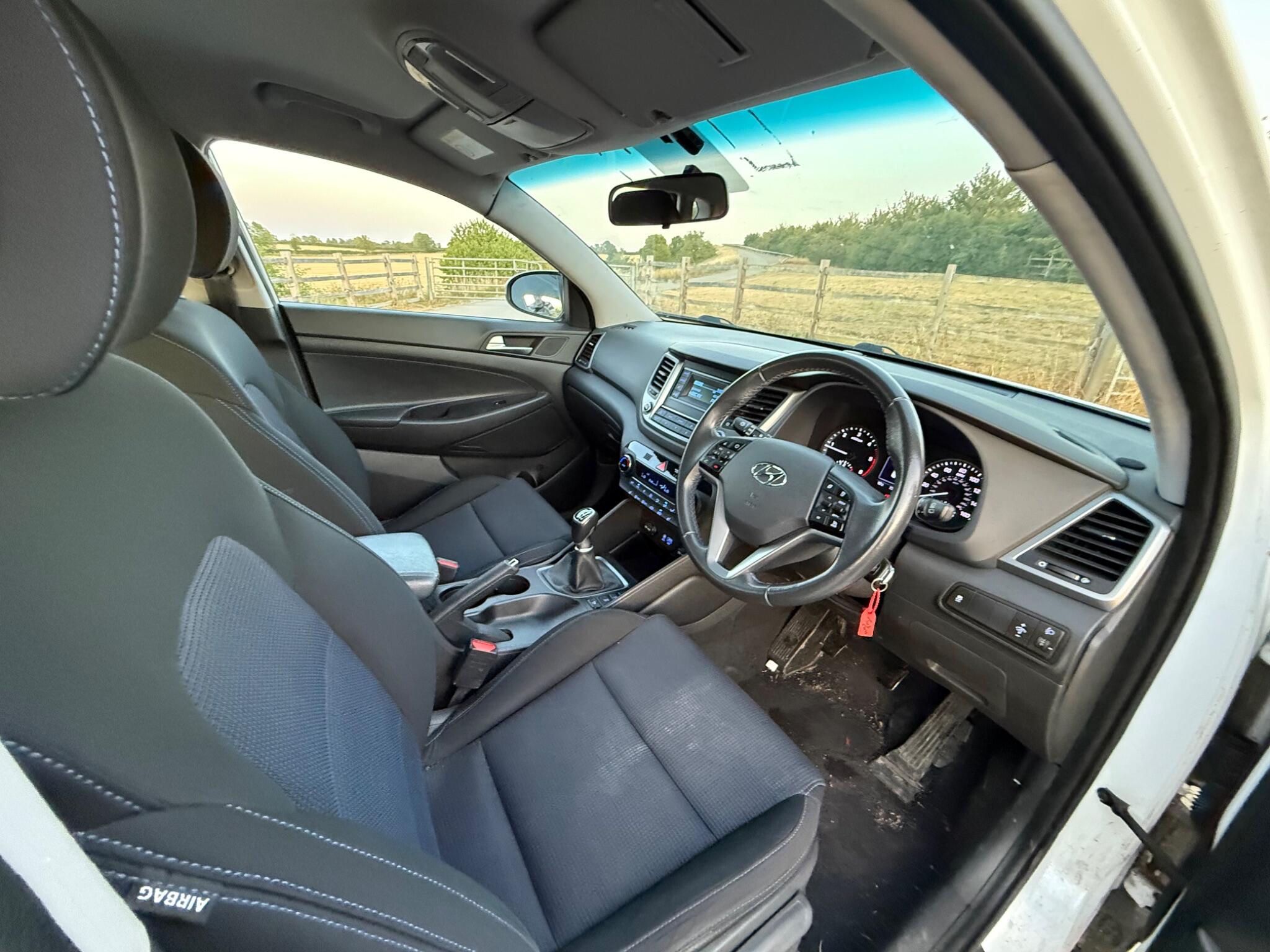 Hyundai TUCSON 2.0 CRDi Premium SE 4WD Euro 6 5dr — photo 51 of 102