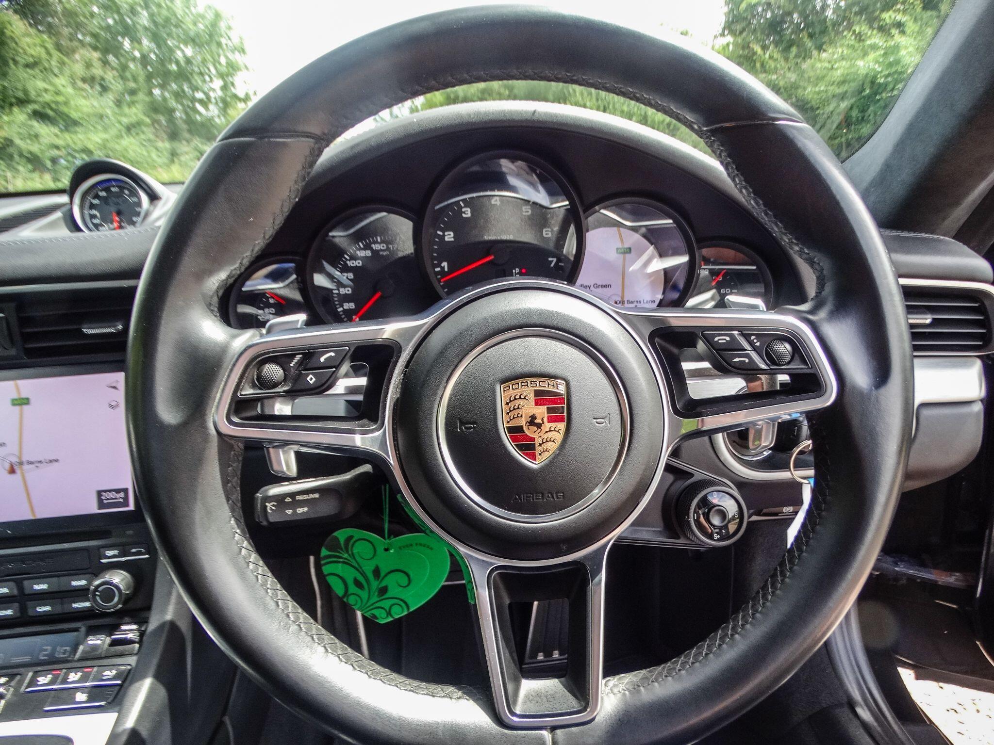 Porsche 911 view 7