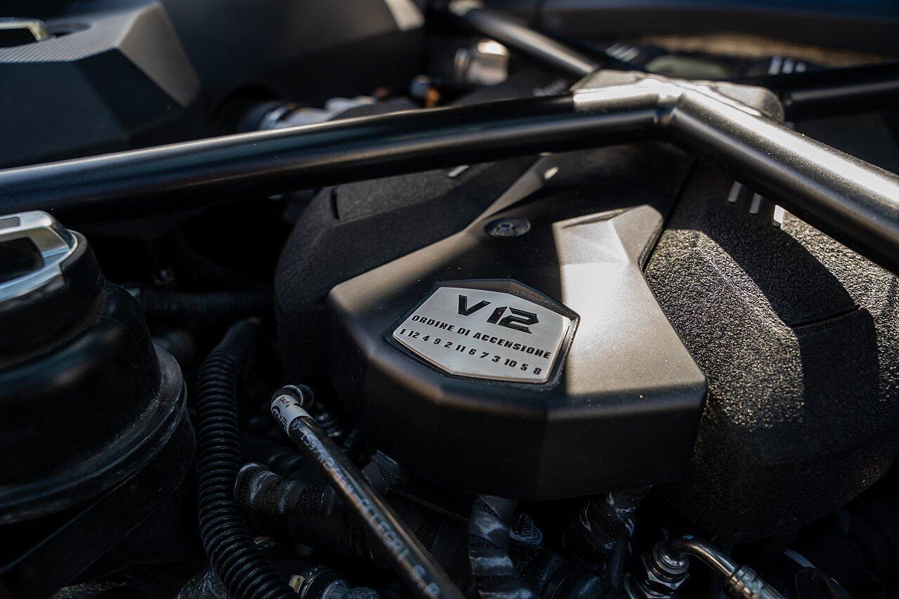 Lamborghini Aventador view 86