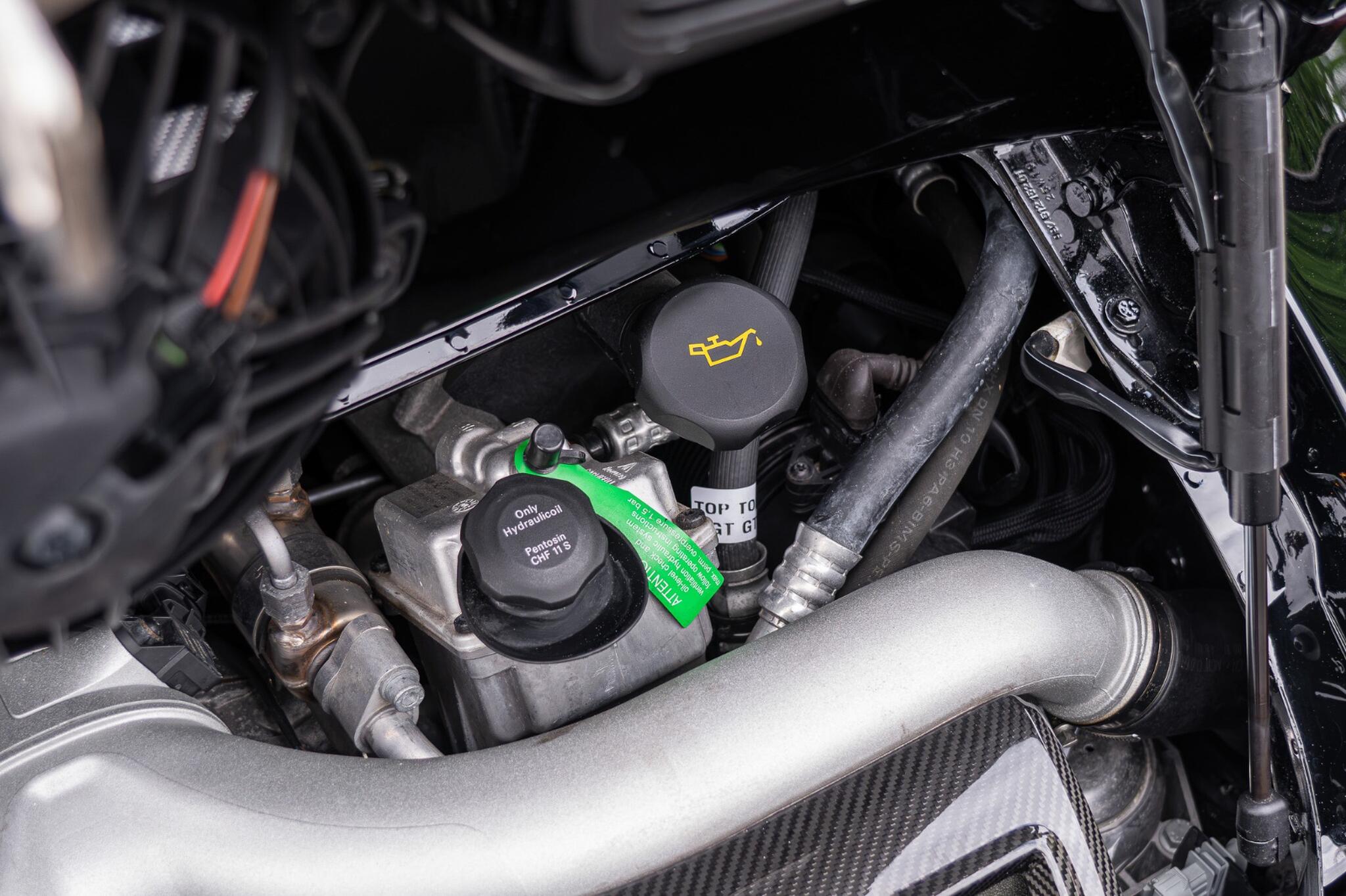 Porsche 911 view 34