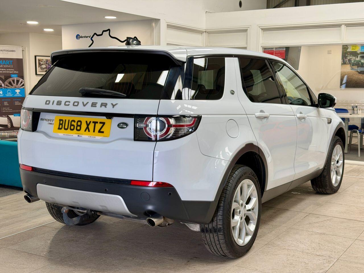 Land Rover Discovery Sport view 18
