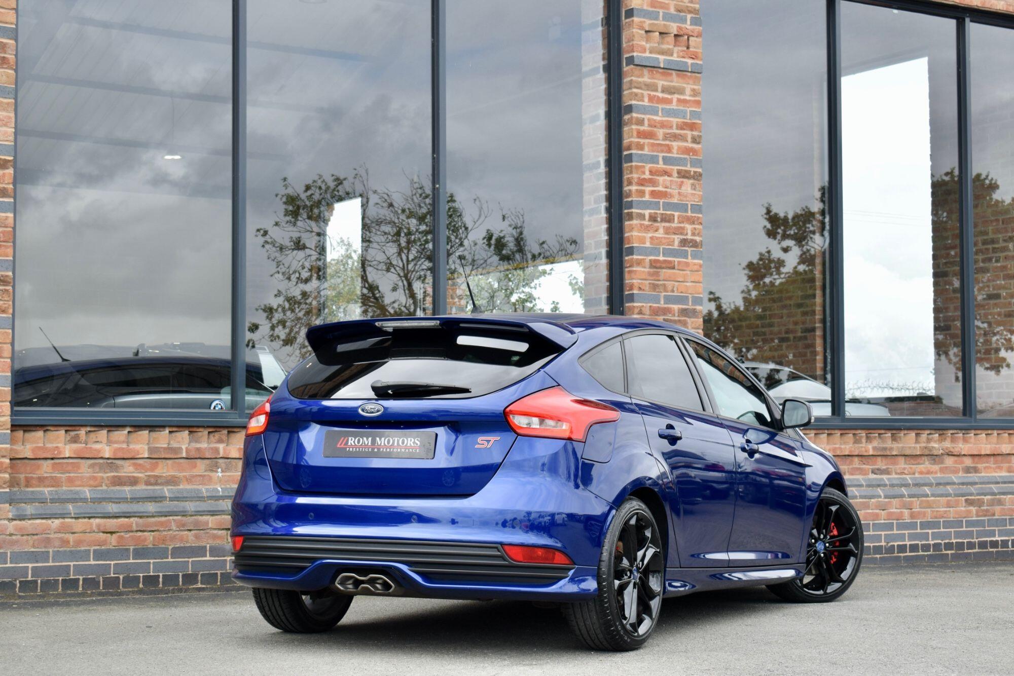 Ford Focus view 2