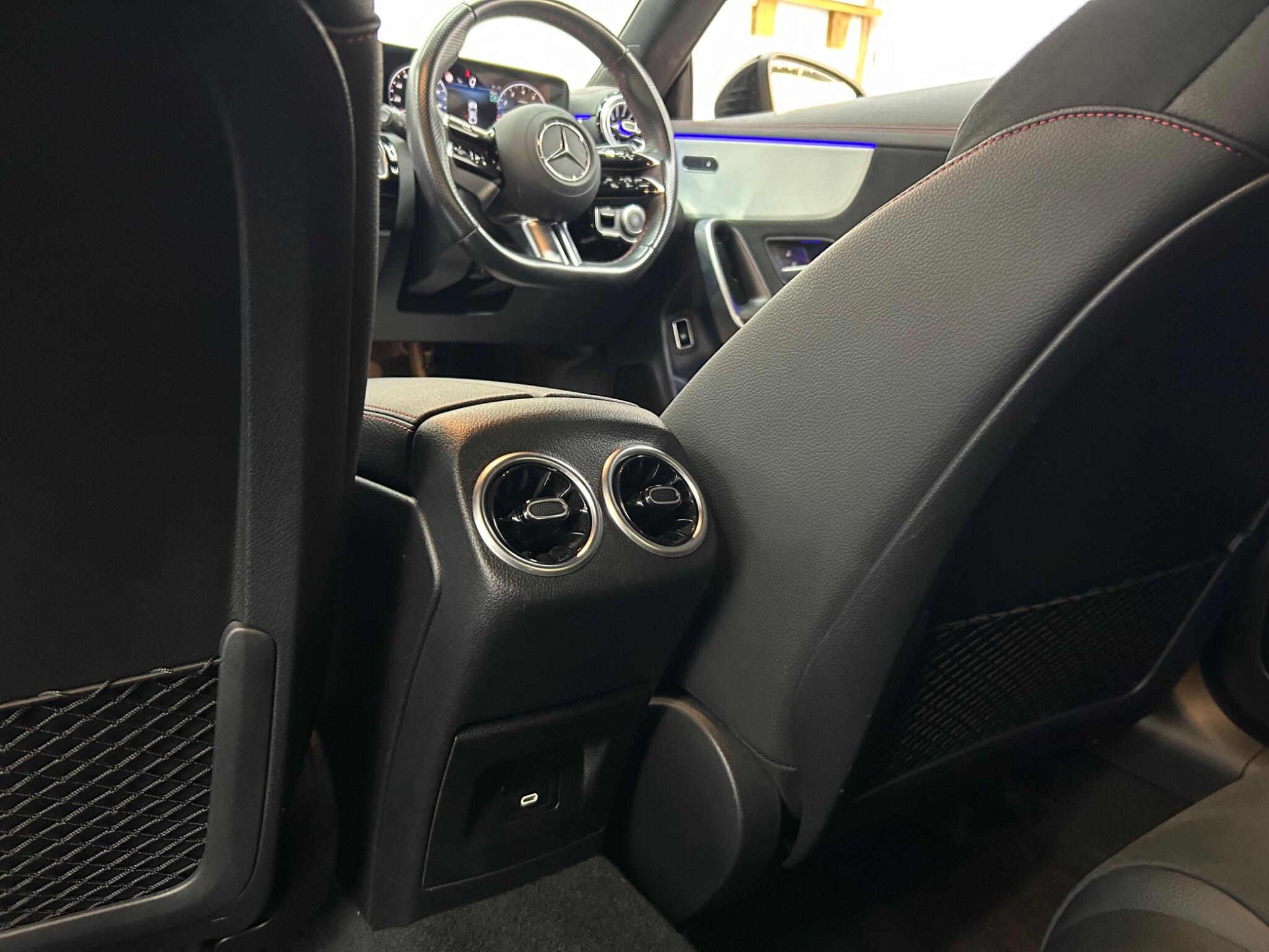 Mercedes-Benz Cla view 24