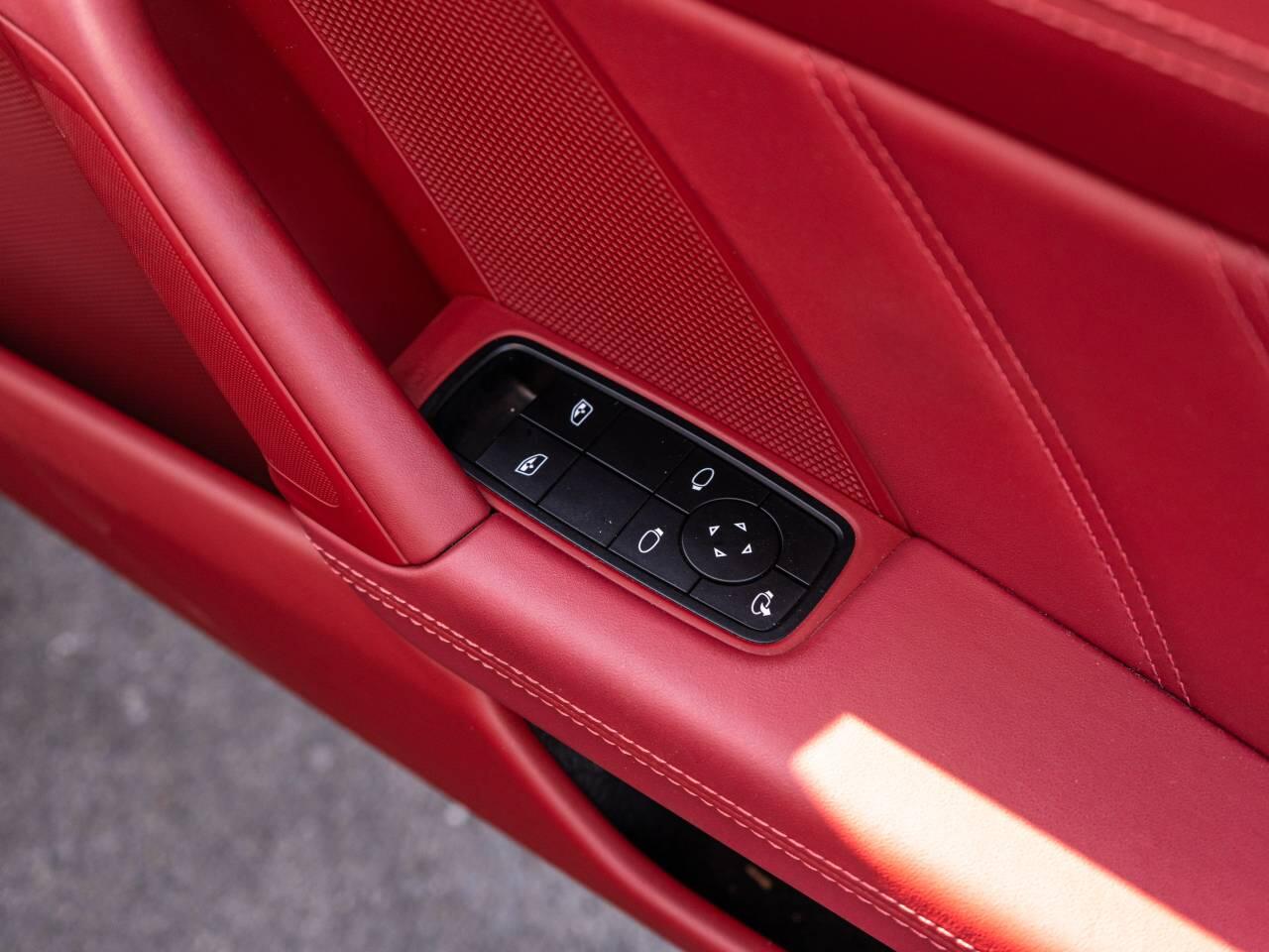 Porsche 911 view 25