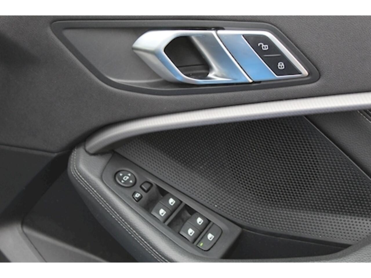 BMW 1 Series view 30