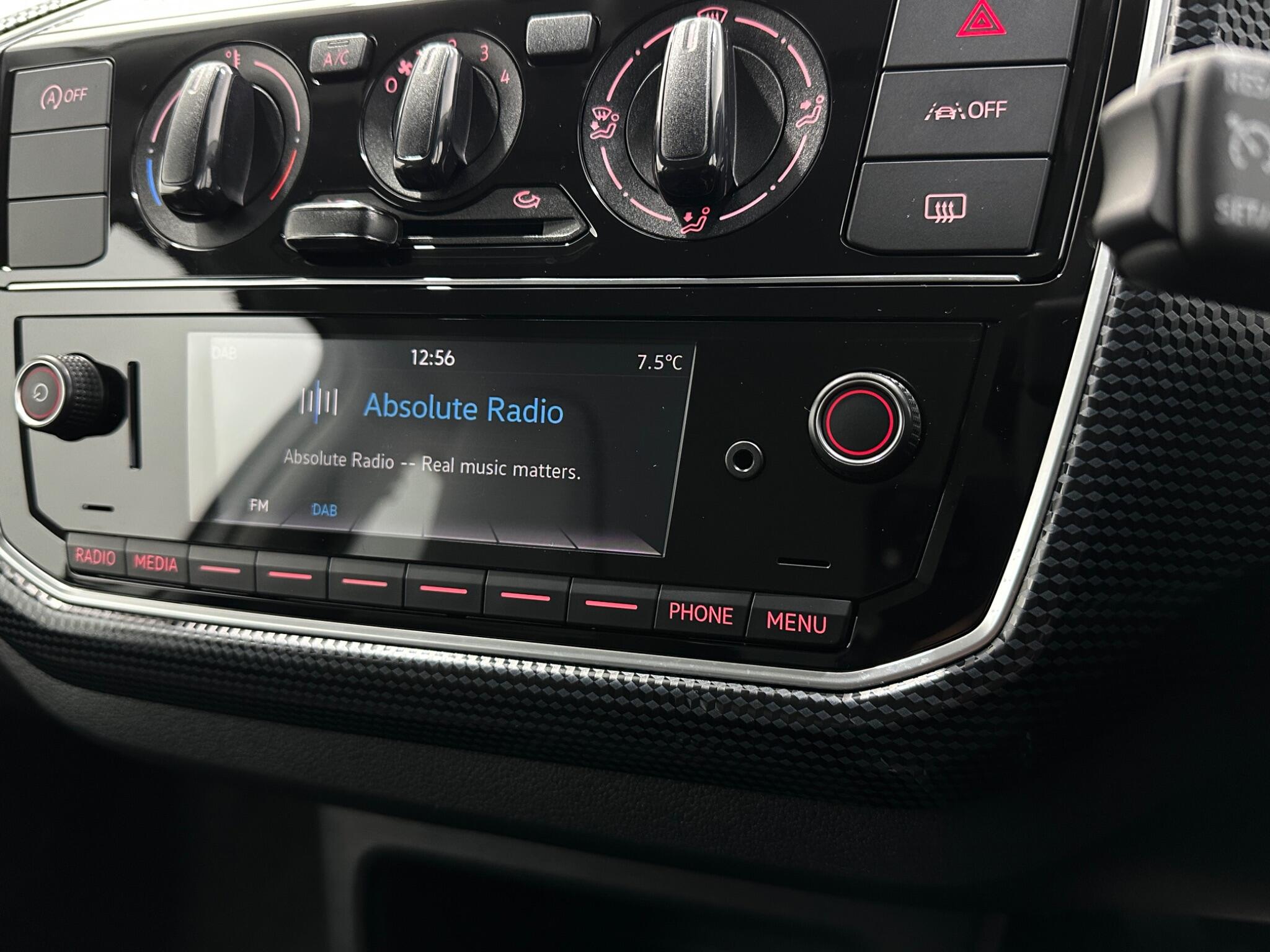 Volkswagen Up! view 21