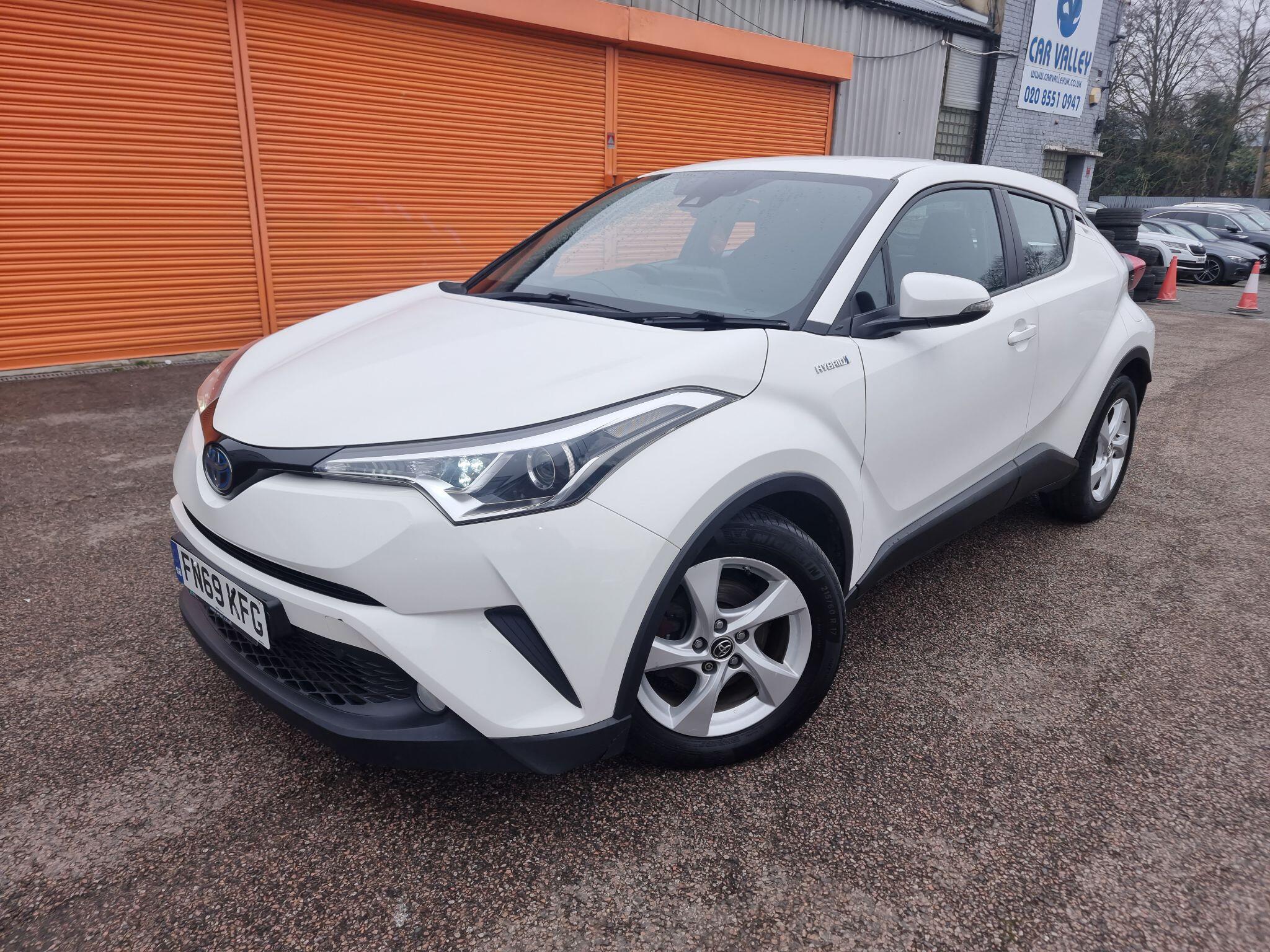Toyota C-HR view 2