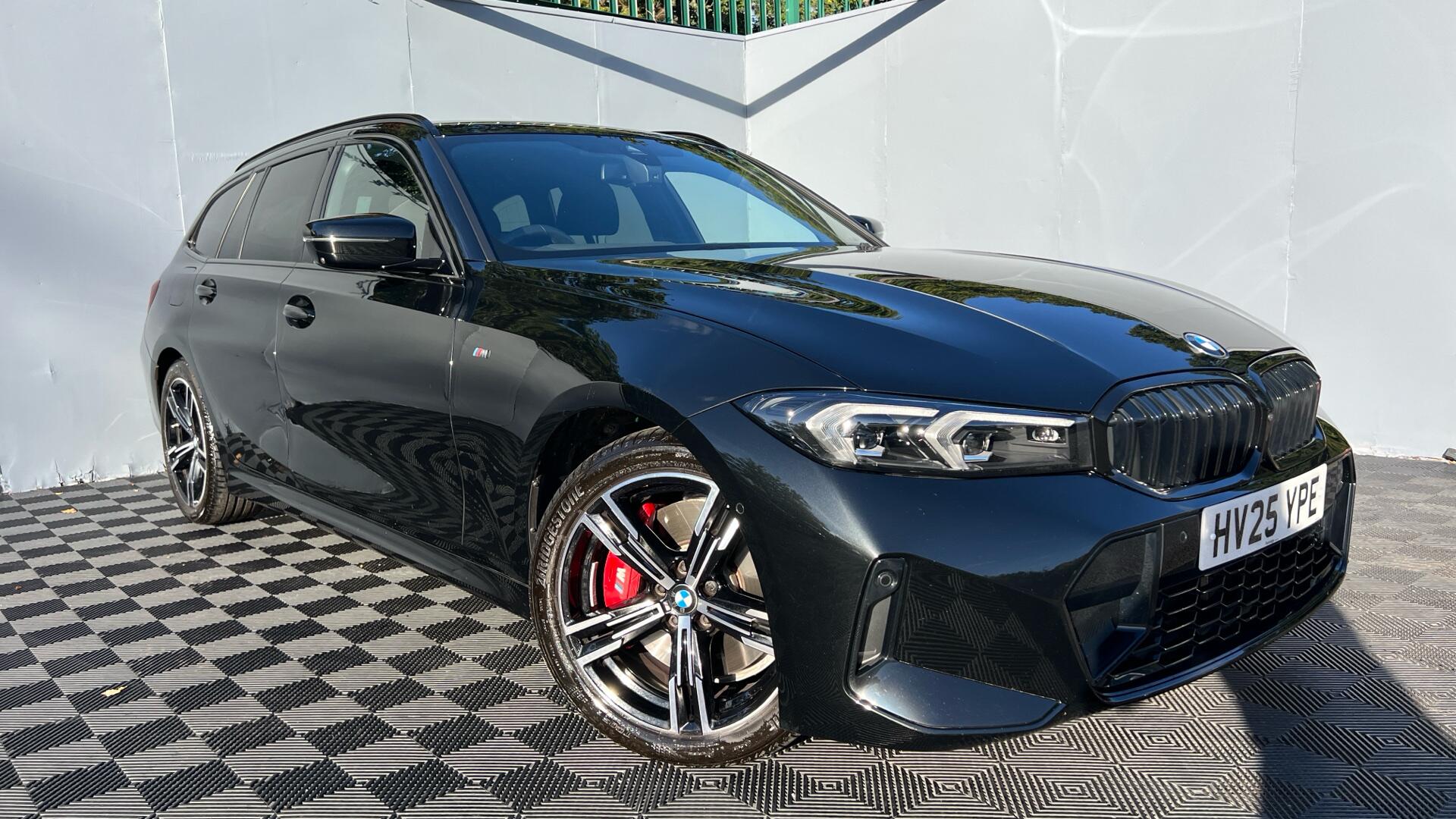 BMW 3 Series view 24