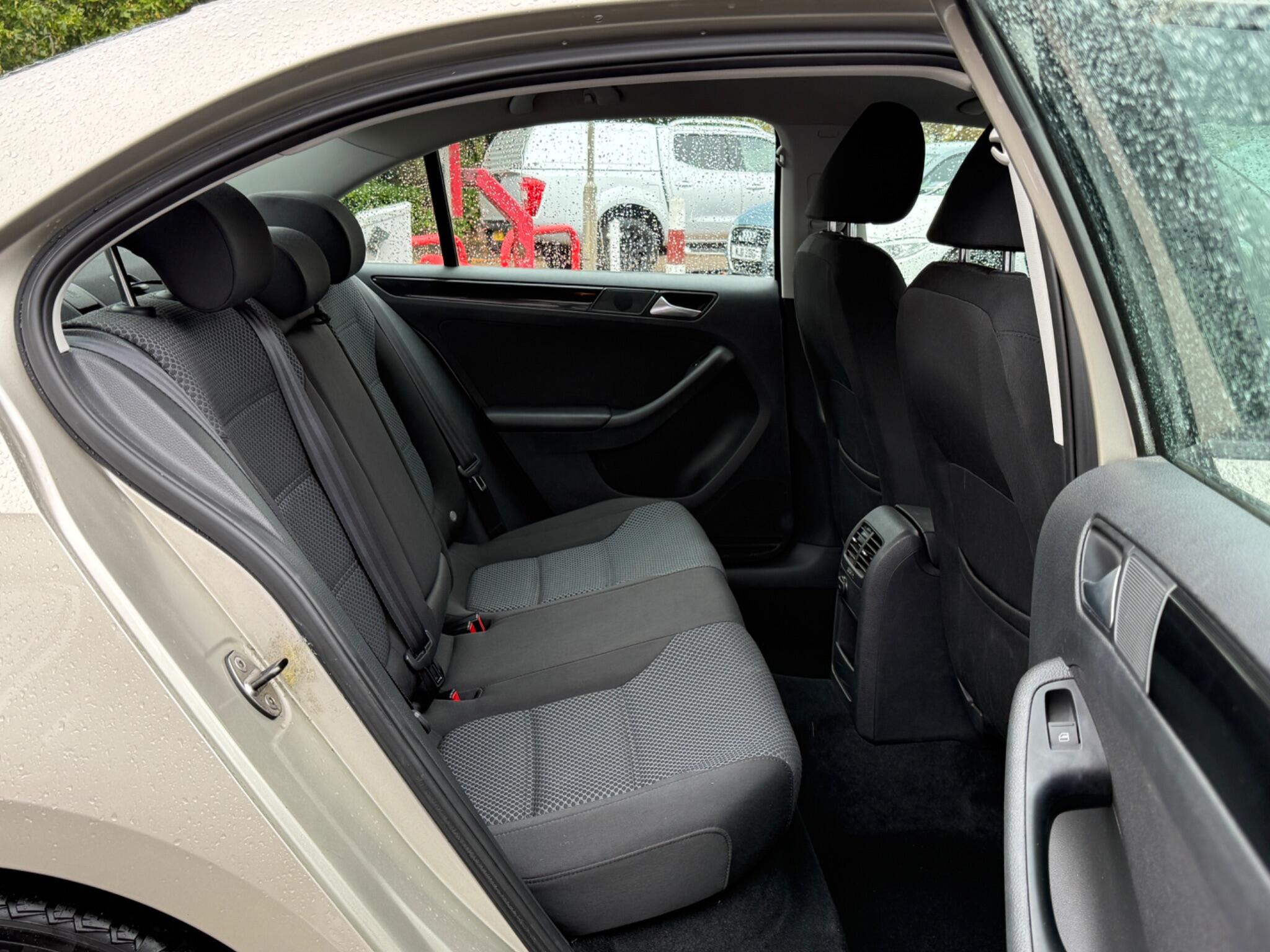 Volkswagen Jetta - Image 39